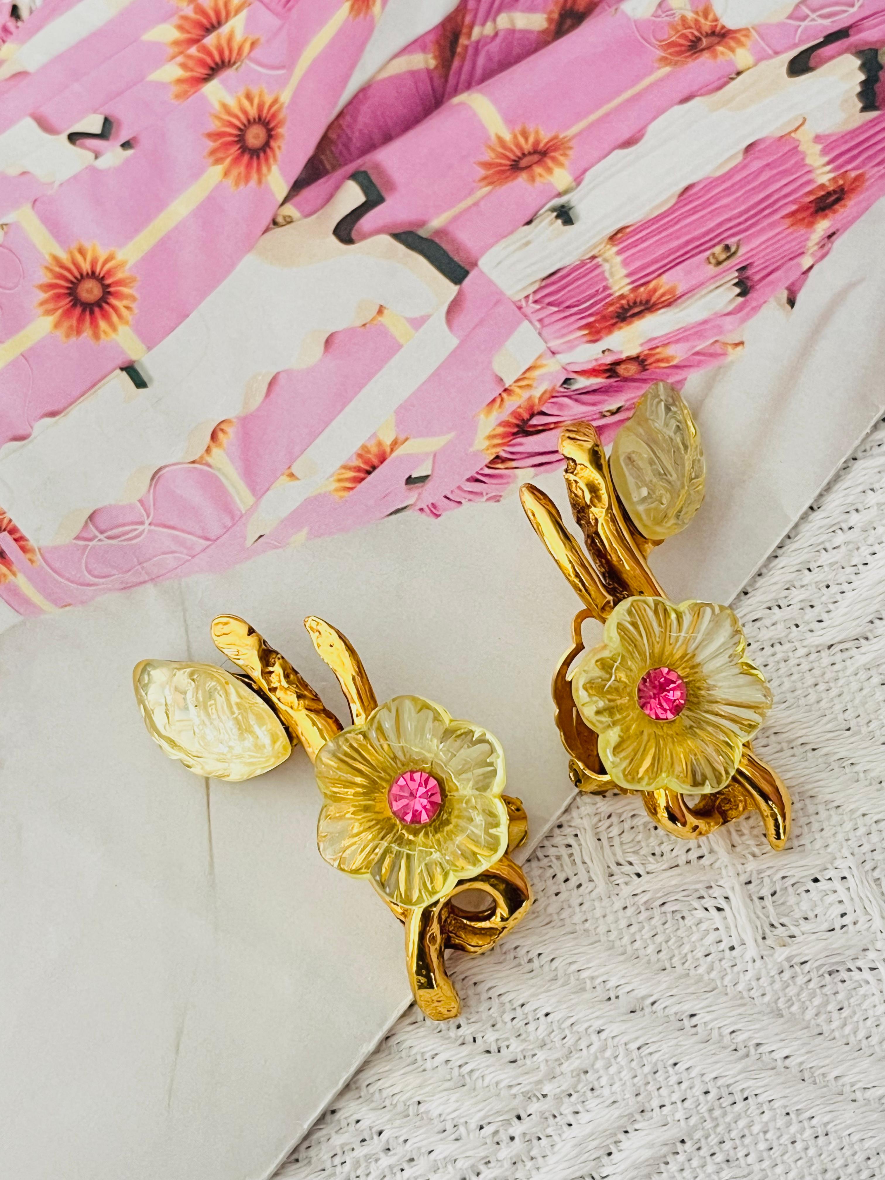 Christian Lacroix Vintage 1980s Clear Yellow Pink Flower Leaf Curled Branch Stem Chunky Statement Clip Earrings, Gold Tone

Very good condition. Light scratches or colour loss, some scratches at flowers, barely noticeable. 100% Genuine. 

Very
