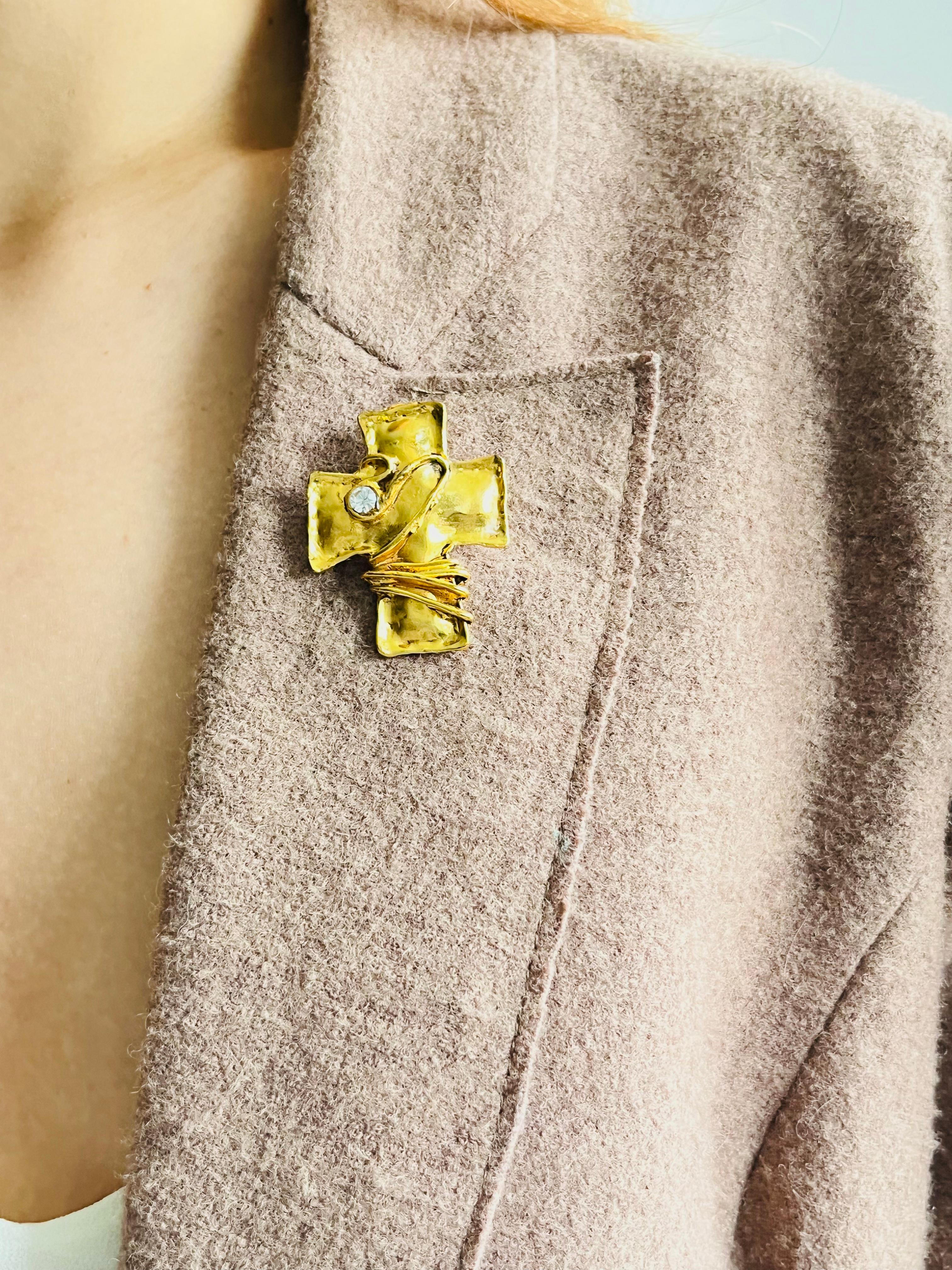 Christian Lacroix Croce Vintage Blu Rosa Verde Cristalli Argento Spilla Ciondolo in vendita 1