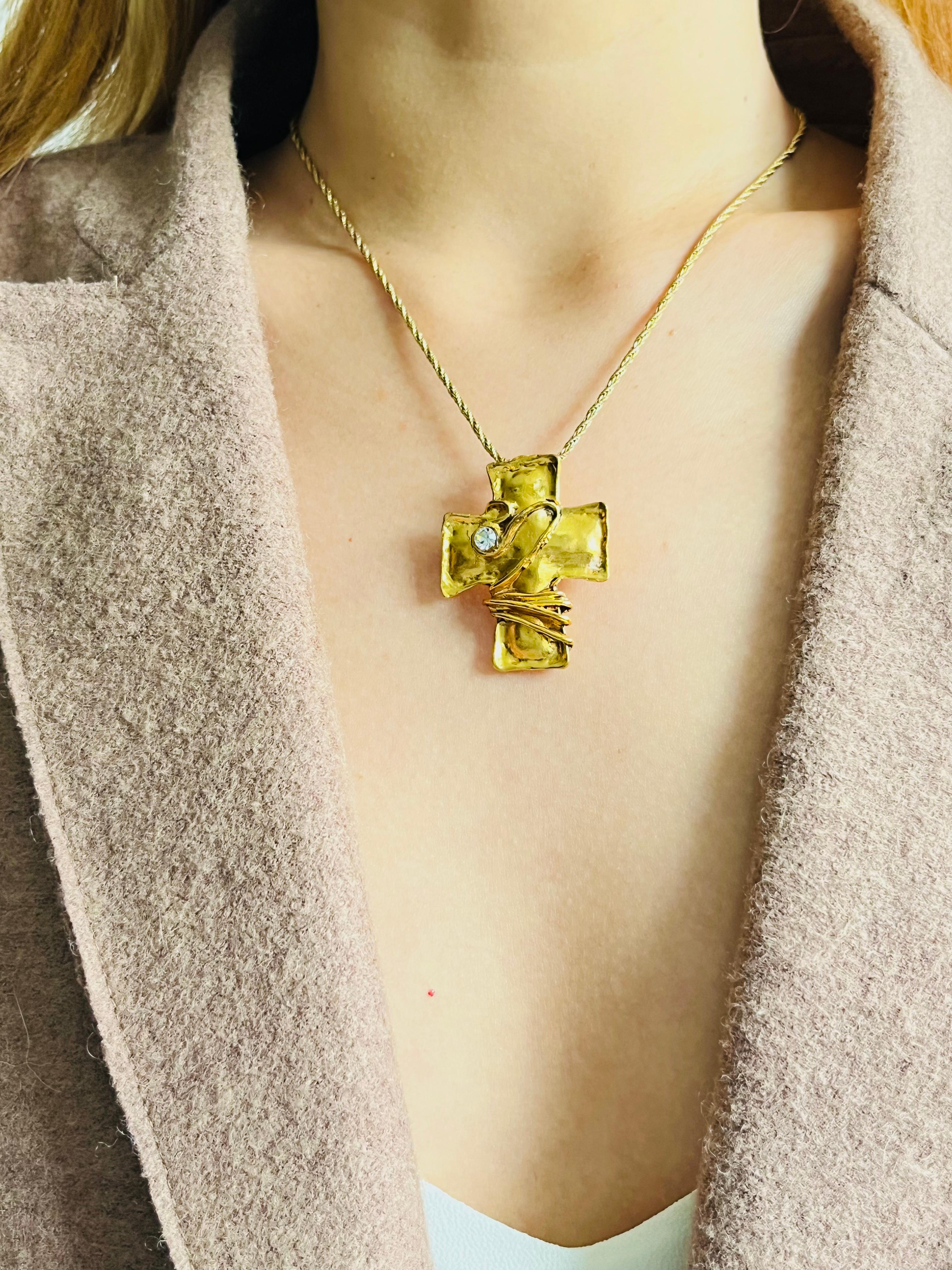 Christian Lacroix Croce Vintage Blu Rosa Verde Cristalli Argento Spilla Ciondolo in vendita 2