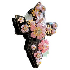  Christian Lacroix croix vintage en perles d'émail noir et fleurs de tigre  