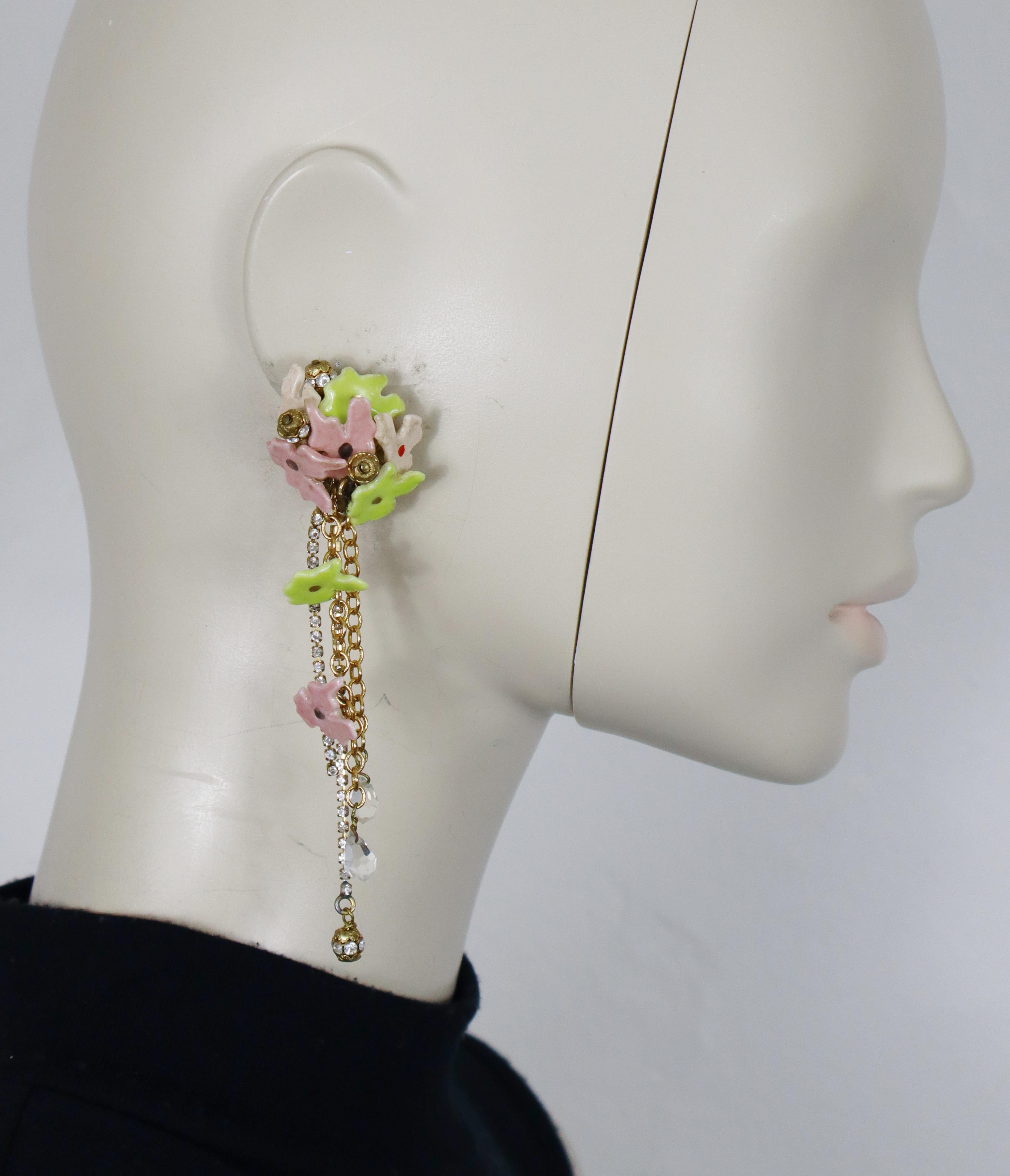 CHRISTIAN LACROIX vintage gold tone dangle earrings (clip-on) embellished with ceramic flowers, clear crystals and facetted beads.

Marked CHRISTIAN LACROIX CL Made in France.

Indicative measurements : max. height approx. 11.5 cm (4.53 inches) /