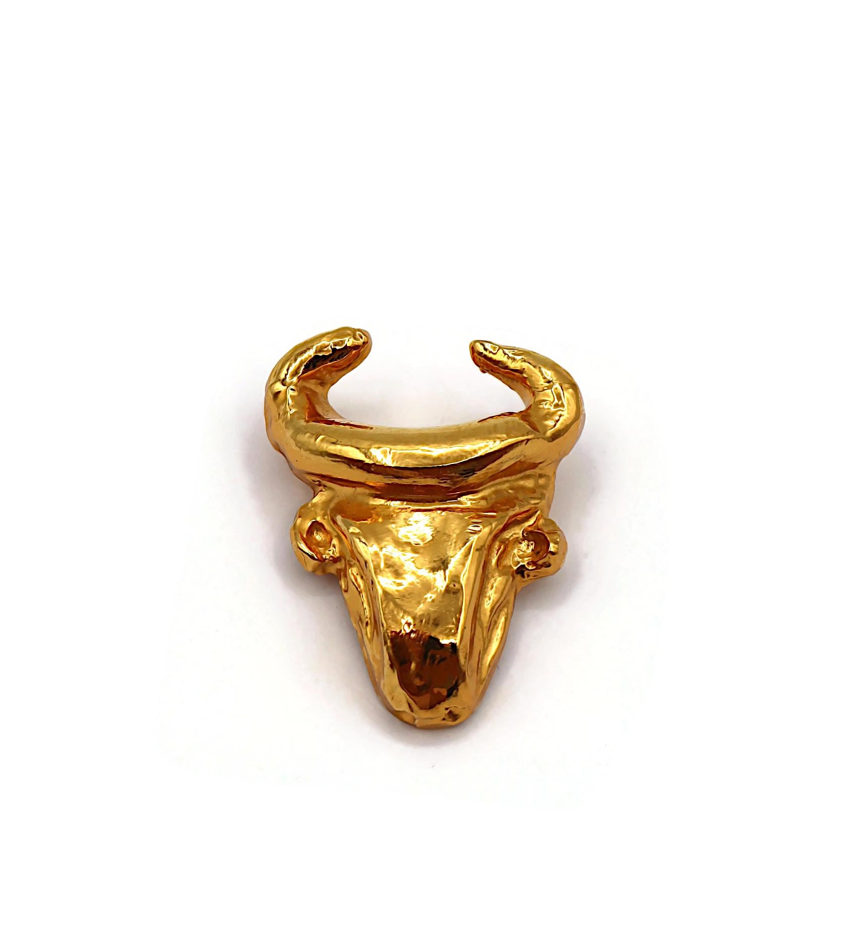 CHRISTIAN LACROIX Vintage Gold Tone Bull Head Brooch In Good Condition For Sale In Nice, FR