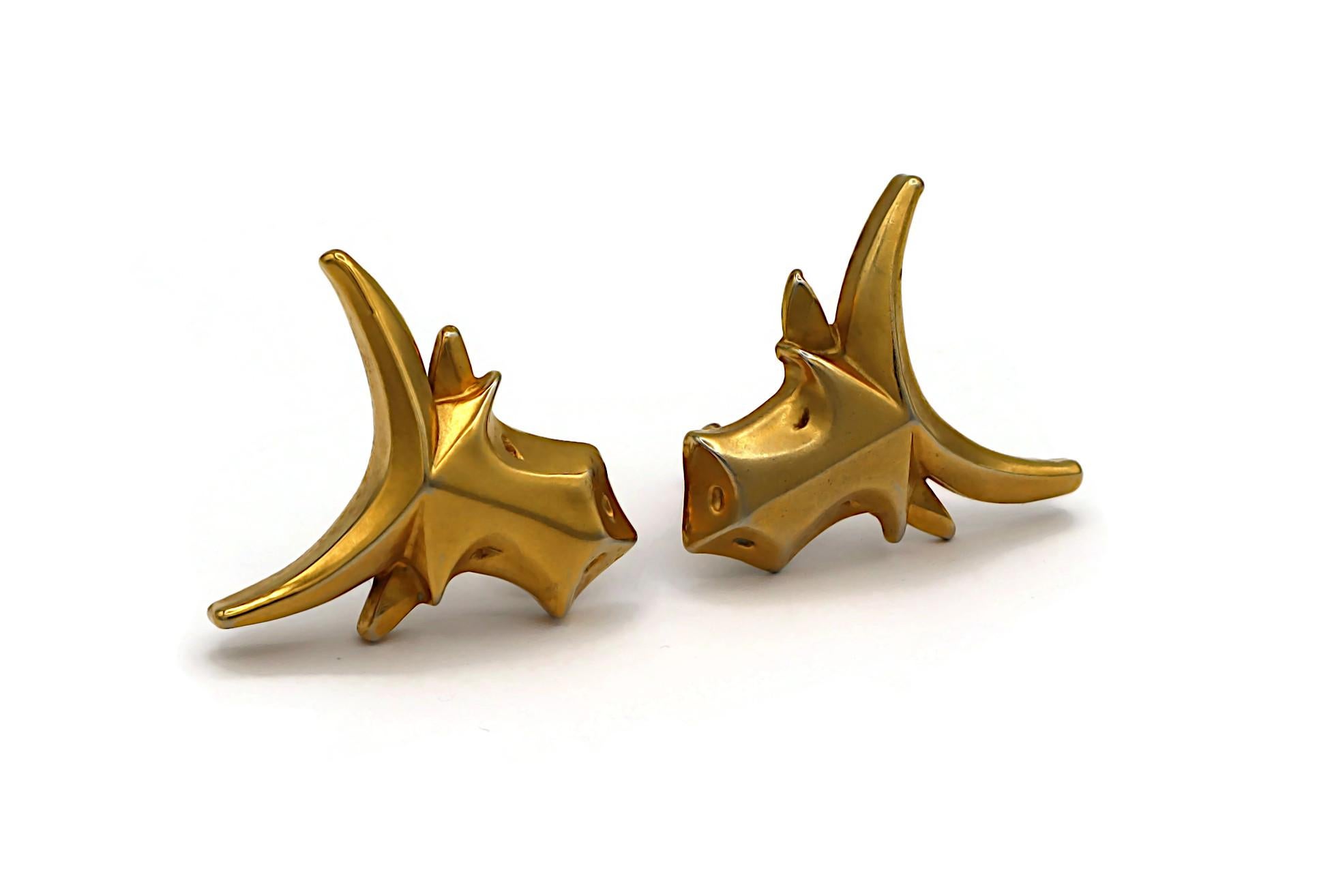 CHRISTIAN LACROIX Vintage Gold Tone Bull Head Clip-On Earrings In Fair Condition For Sale In Nice, FR