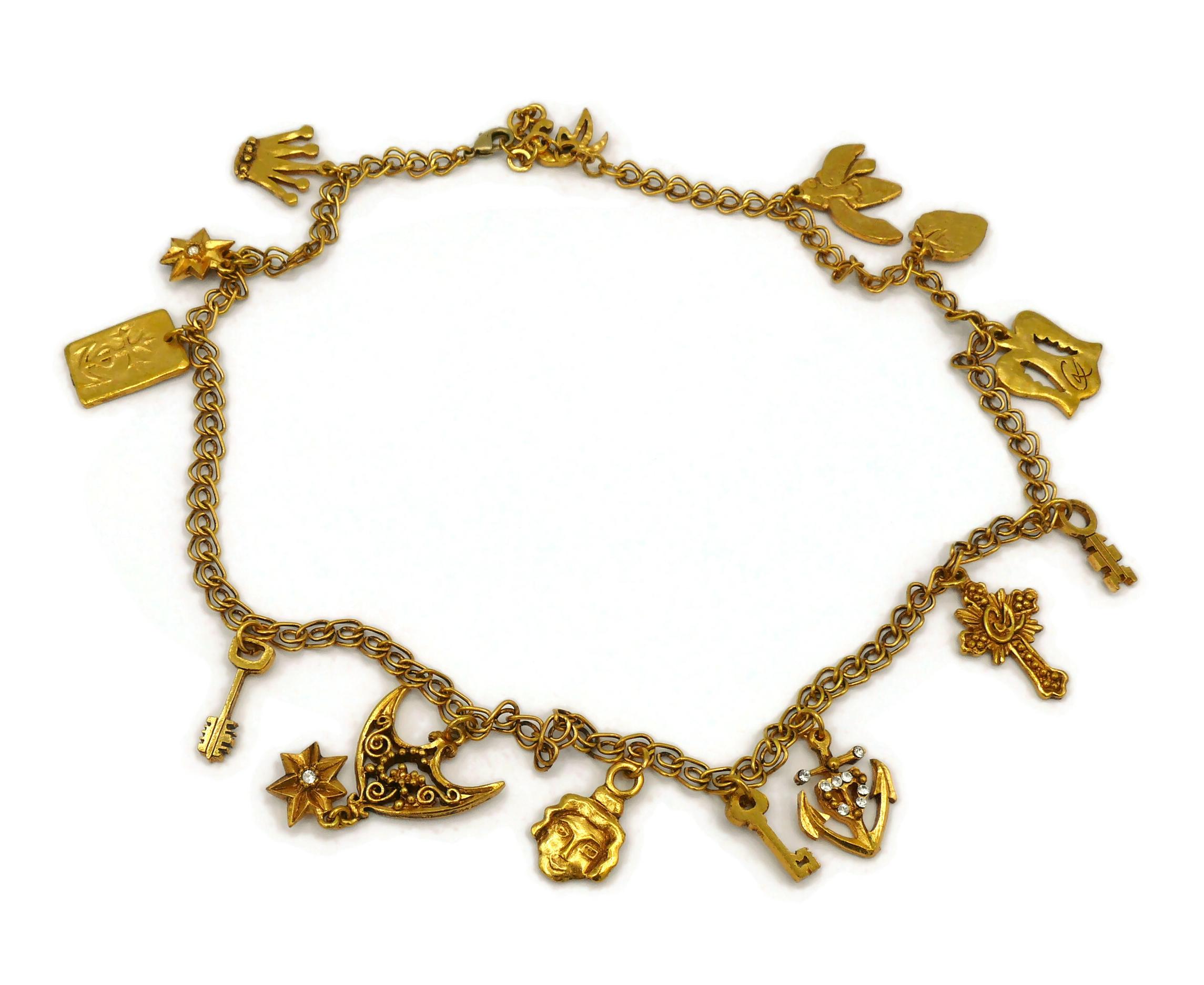 Christian Lacroix - Collana con charm vintage in tonalità oro In condizioni buone in vendita a Nice, FR