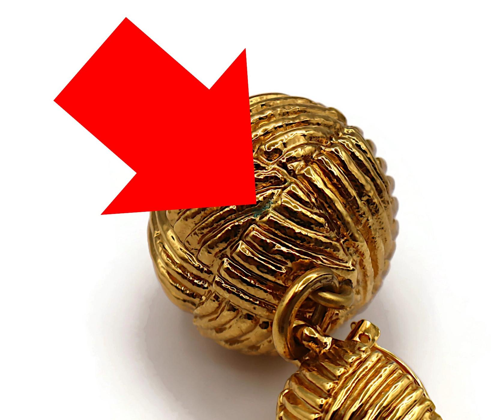 CHRISTIAN LACROIX Pendientes Colgantes Bola Masiva Vintage Tono Oro en venta 9
