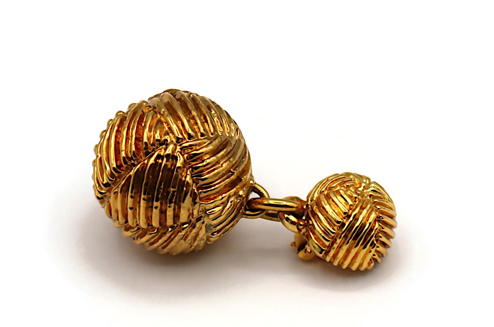 CHRISTIAN LACROIX Pendientes Colgantes Bola Masiva Vintage Tono Oro en venta 2