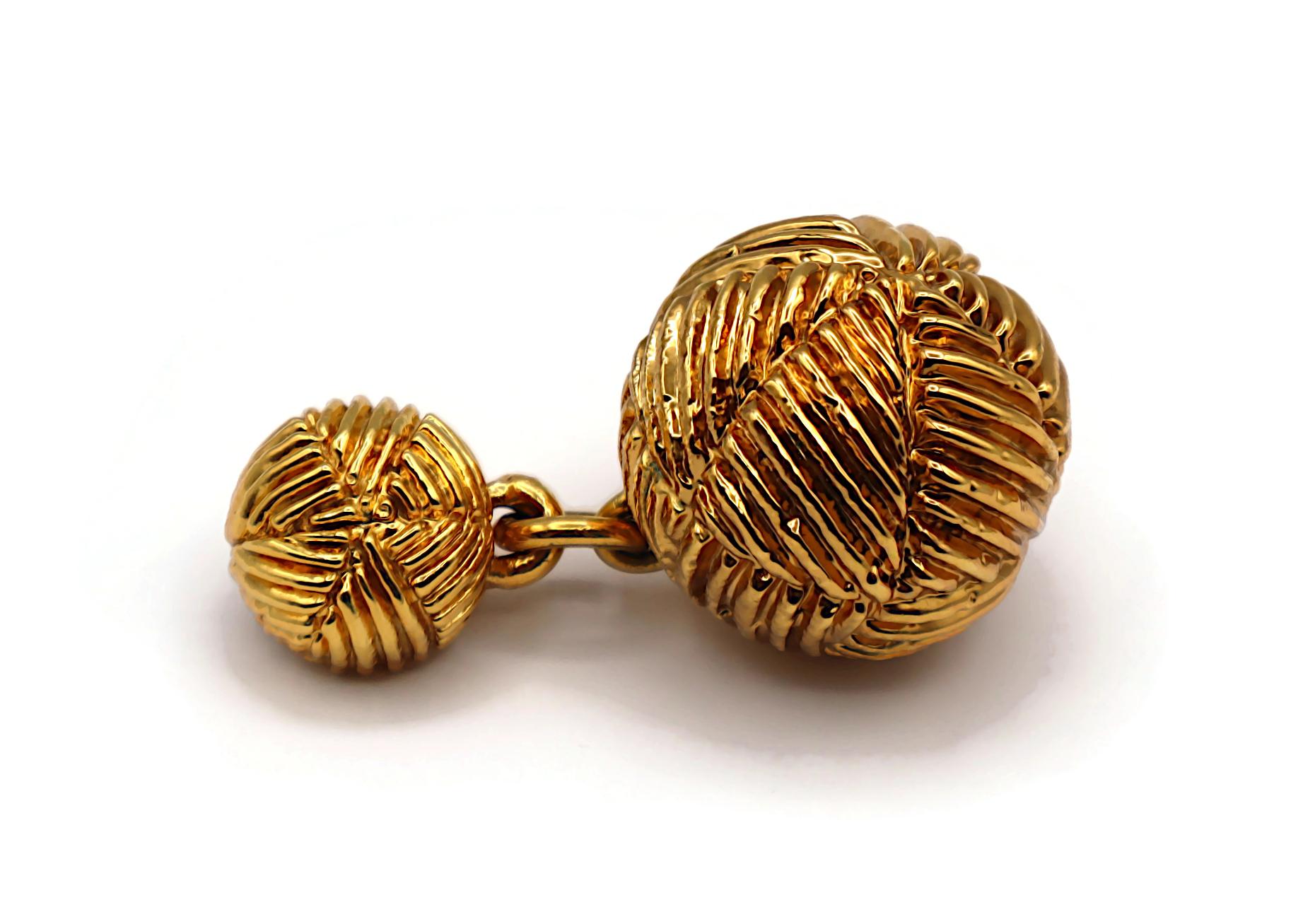 CHRISTIAN LACROIX Pendientes Colgantes Bola Masiva Vintage Tono Oro en venta 3