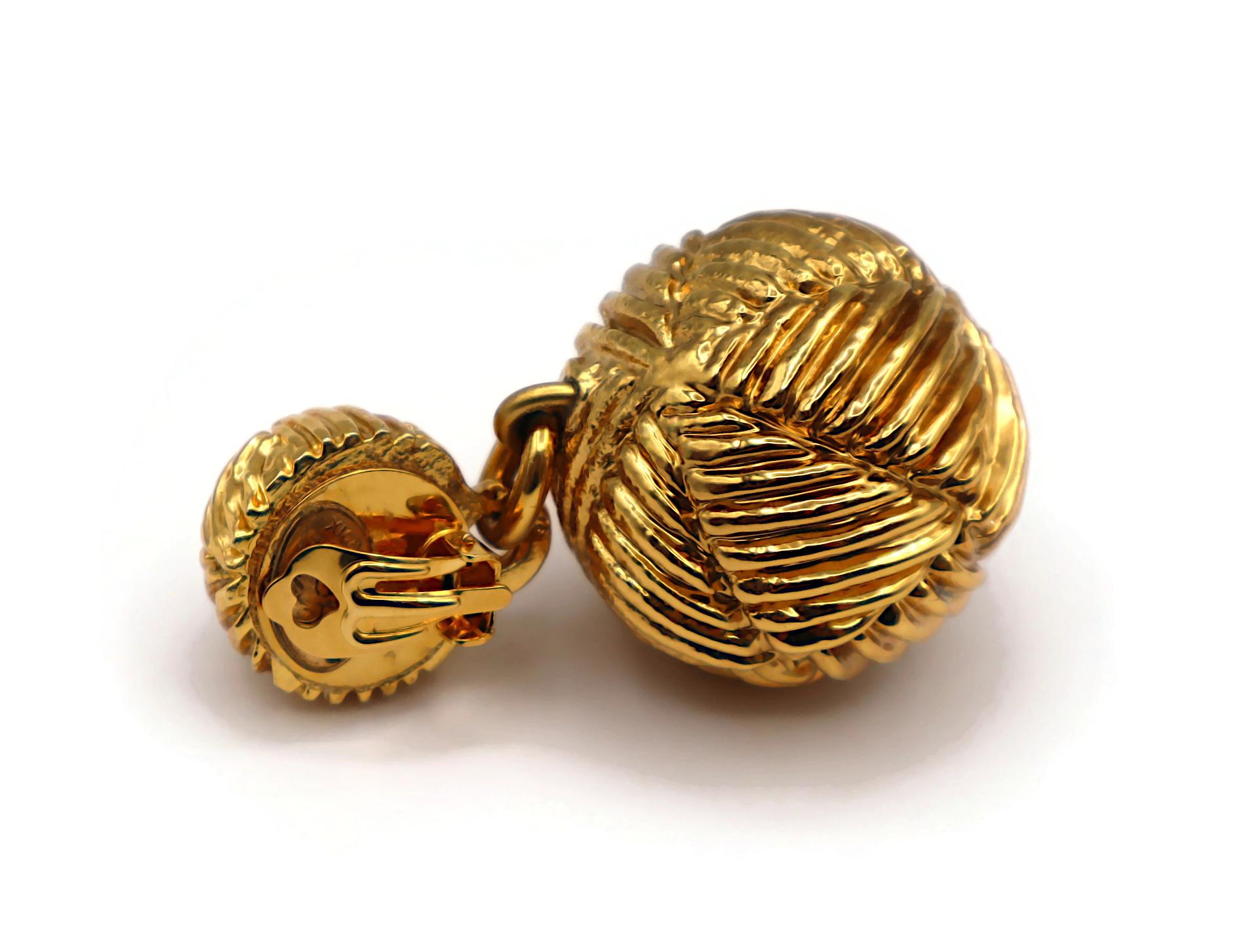 CHRISTIAN LACROIX Pendientes Colgantes Bola Masiva Vintage Tono Oro en venta 4