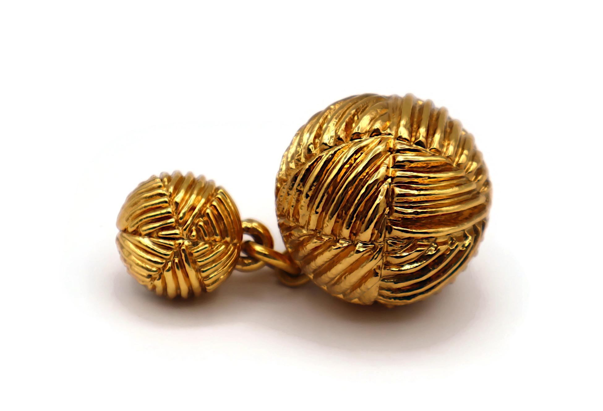 CHRISTIAN LACROIX Pendientes Colgantes Bola Masiva Vintage Tono Oro en venta 5