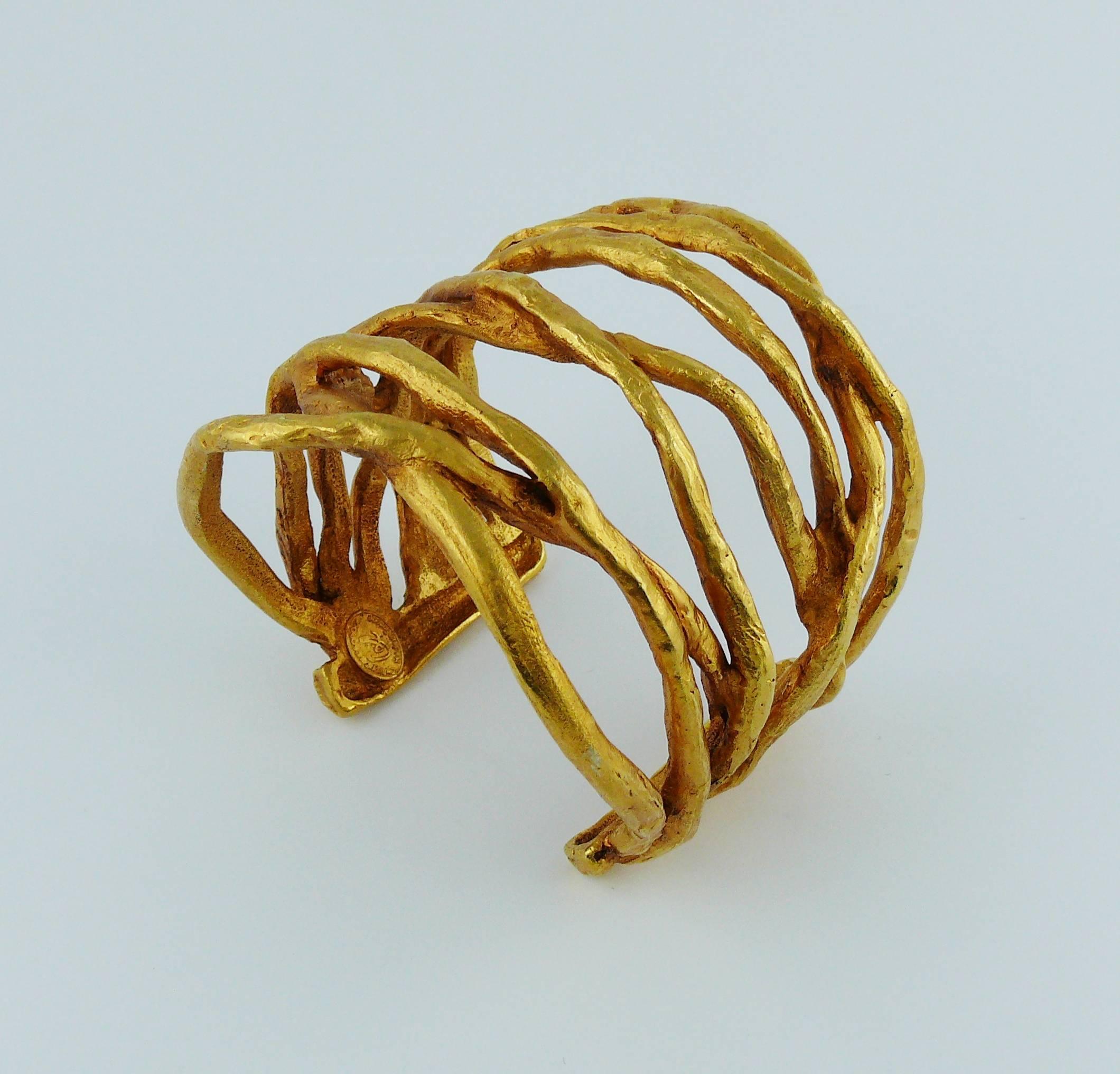 Christian Lacroix Vintage Gold Tone Wired Design Cuff Bracelet In Excellent Condition In Nice, FR