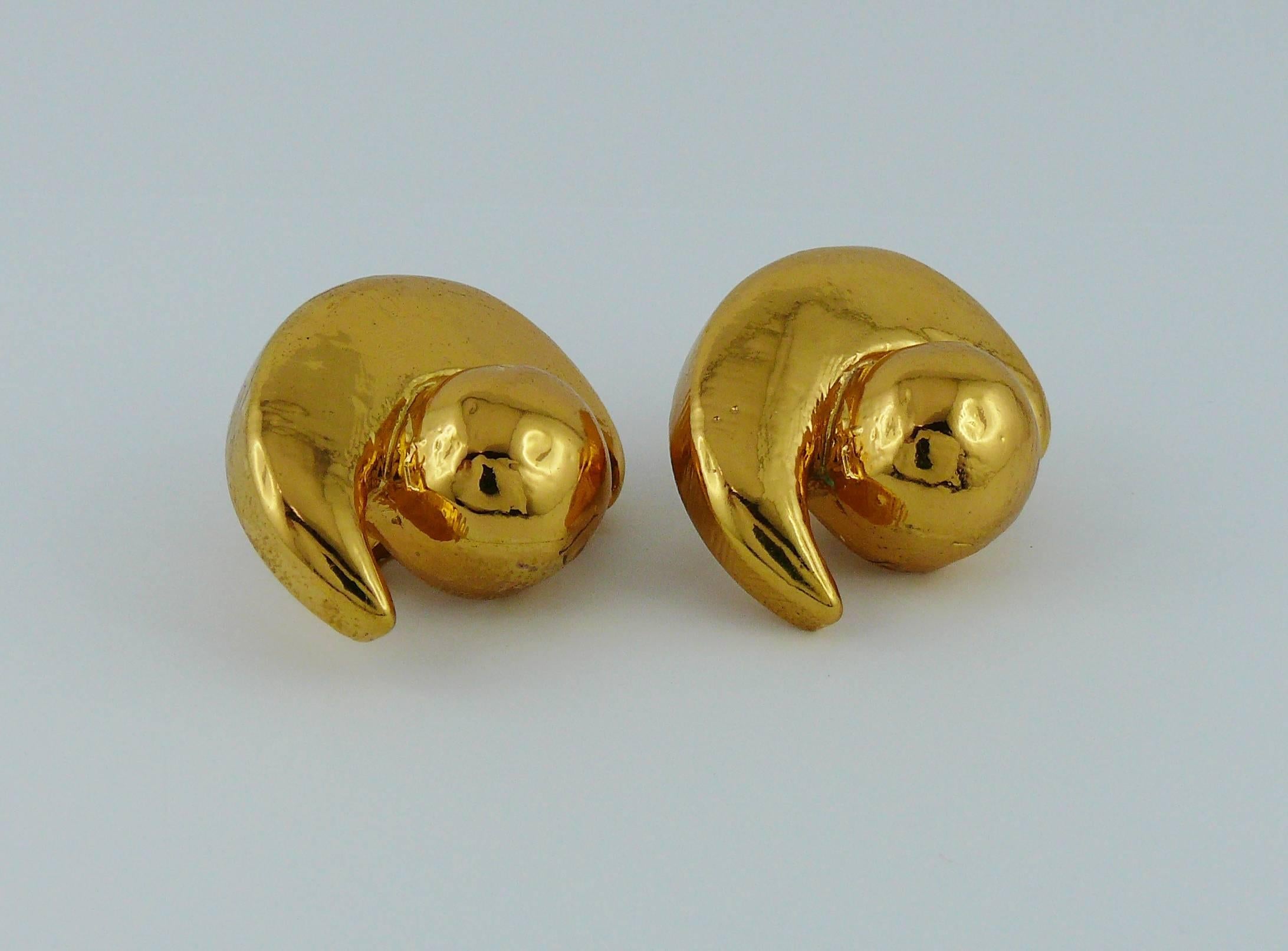 Christian Lacroix Vintage Gold Toned Abstract Crescent Clip-On Earrings In Good Condition In Nice, FR