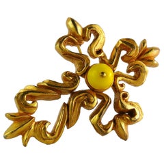 Christian Lacroix Vintage Gold getönte Barockkreuzbrosche, Vintage