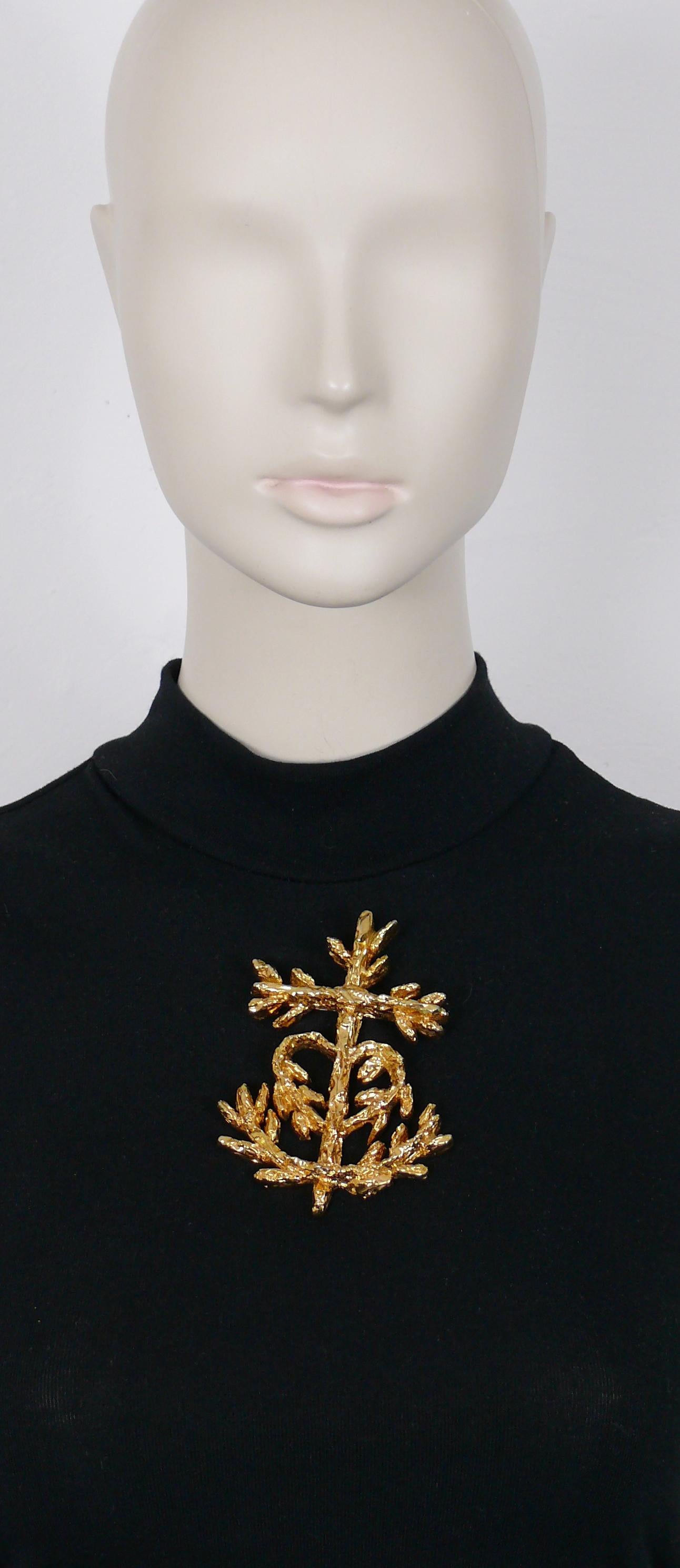 CHRISTIAN LACROIX vintage resin brooch featuring an iconic Camarguaise cross with a branch design.

Gilt resin.

Marked CHRISTIAN LACROIX CL Made in France.

Indicative measurements : height approx. 10 cm (3.94 inches) / max. width approx. 7.2 cm