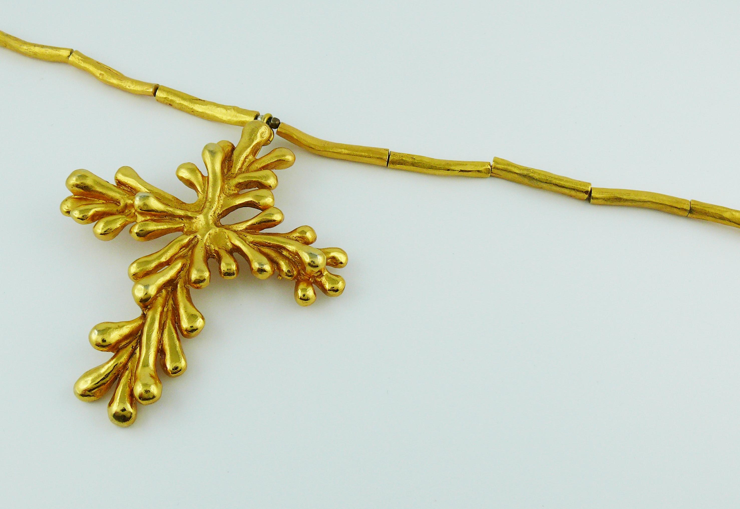 Christian Lacroix Vintage Gold Toned Cross Pendant Necklace In Good Condition In Nice, FR