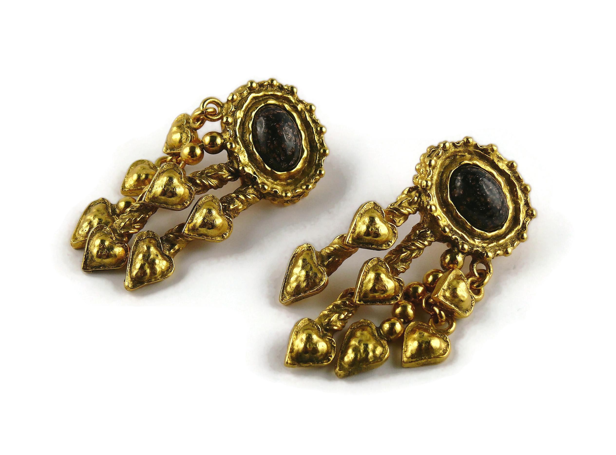 Christian Lacroix Vintage Gold getönte herzförmige Anhänger baumelnde Ohrringe im Angebot 1