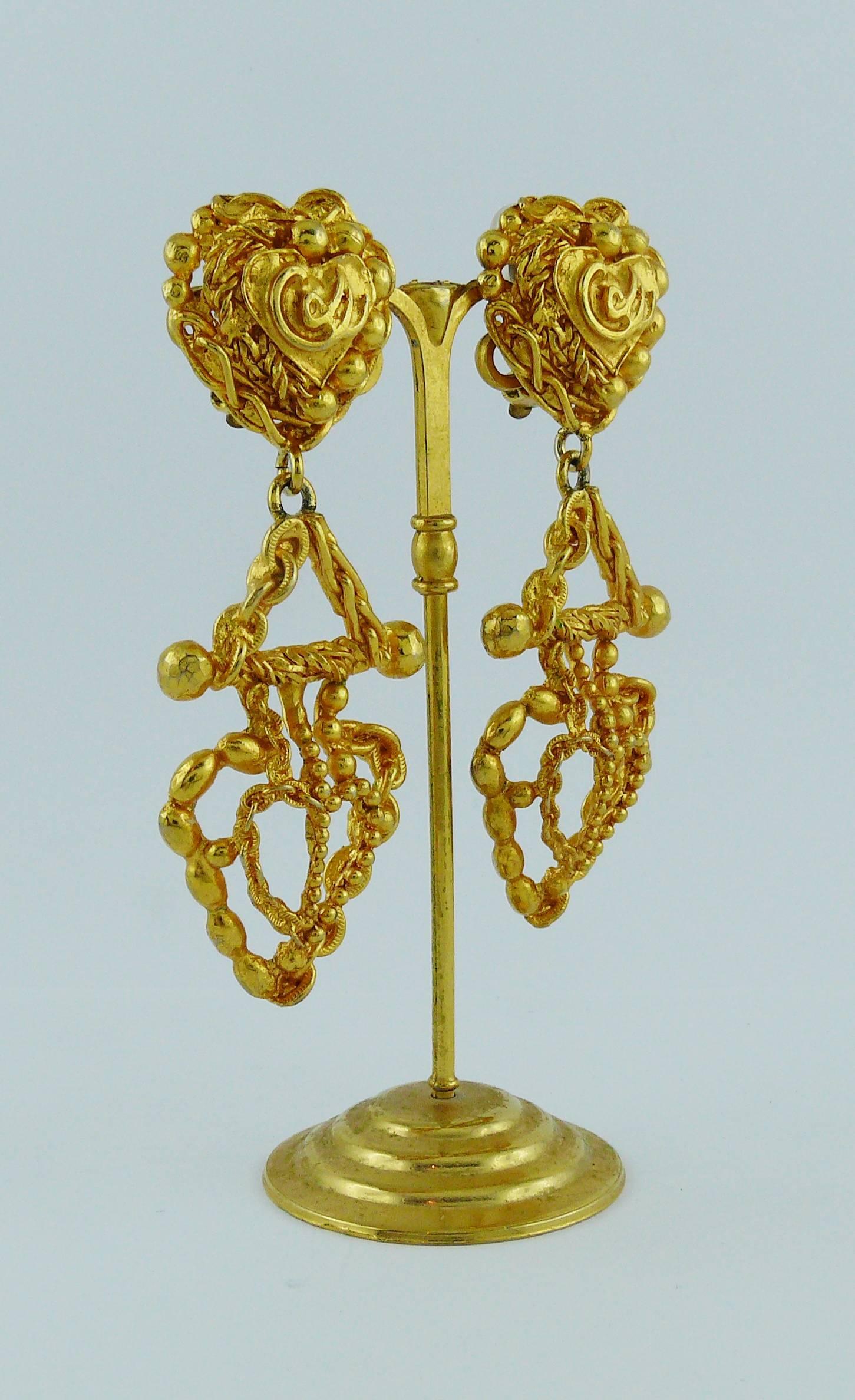 Christian Lacroix Vintage Gold Toned Heart Dangling Earrings In Good Condition In Nice, FR