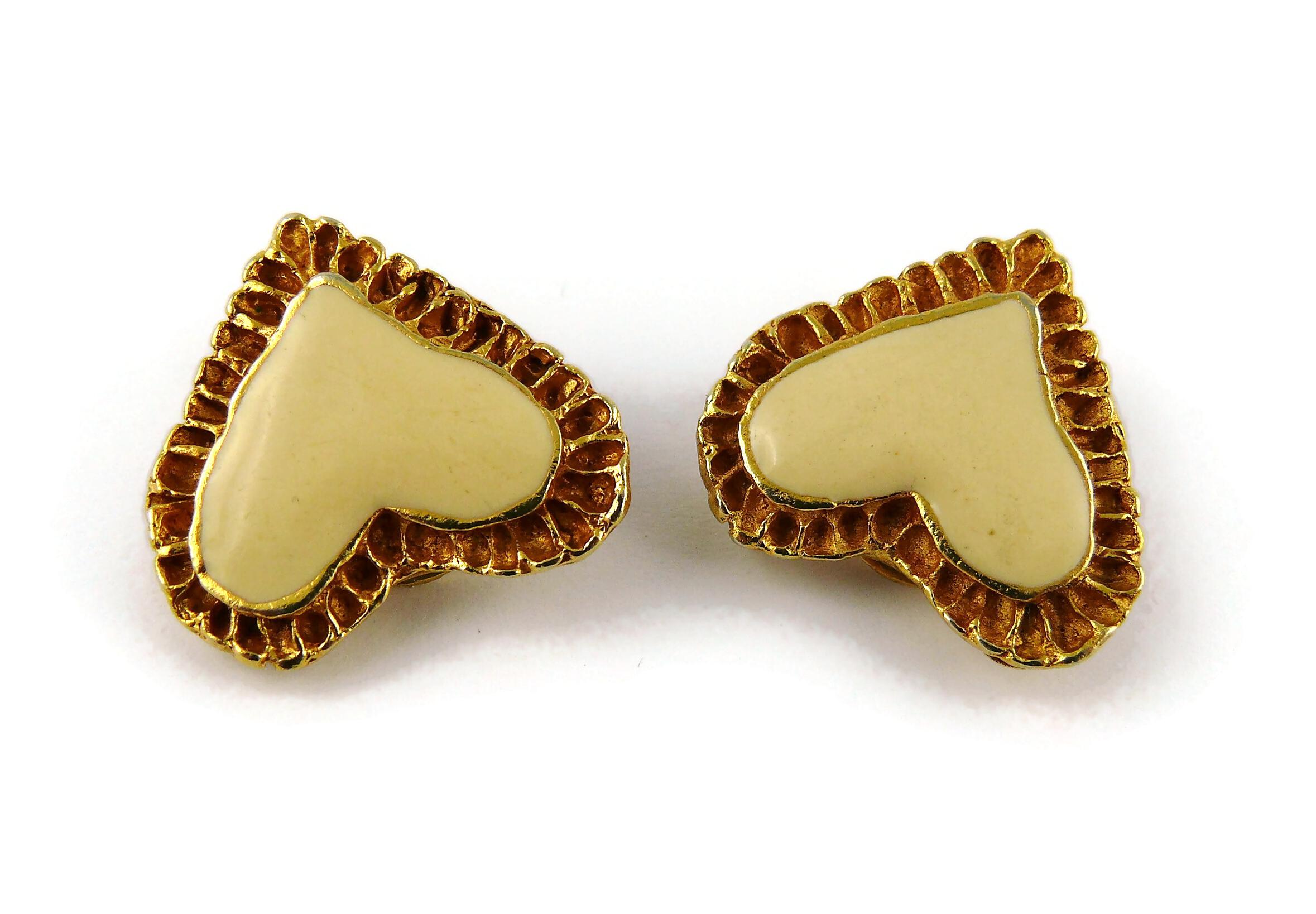 Christian Lacroix Vintage Gold Toned & Off White Enamel Heart Clip-On Earrings In Good Condition For Sale In Nice, FR