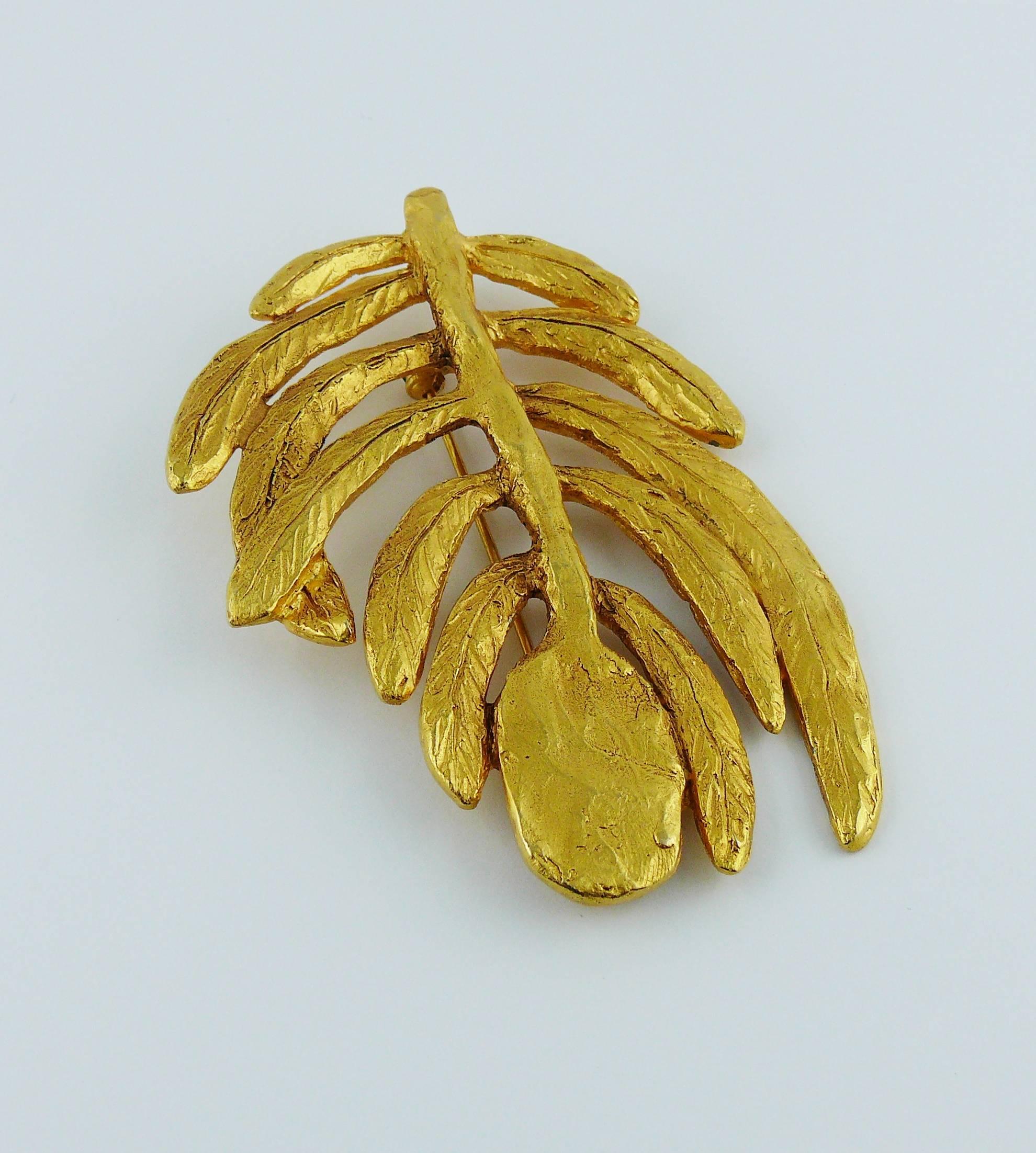 Christian Lacroix Vintage Gold Toned Palm Brooch In Excellent Condition In Nice, FR