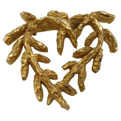 CHRISTIAN LACROIX Broche cœur vintage en résine avec branches en forme de cœur