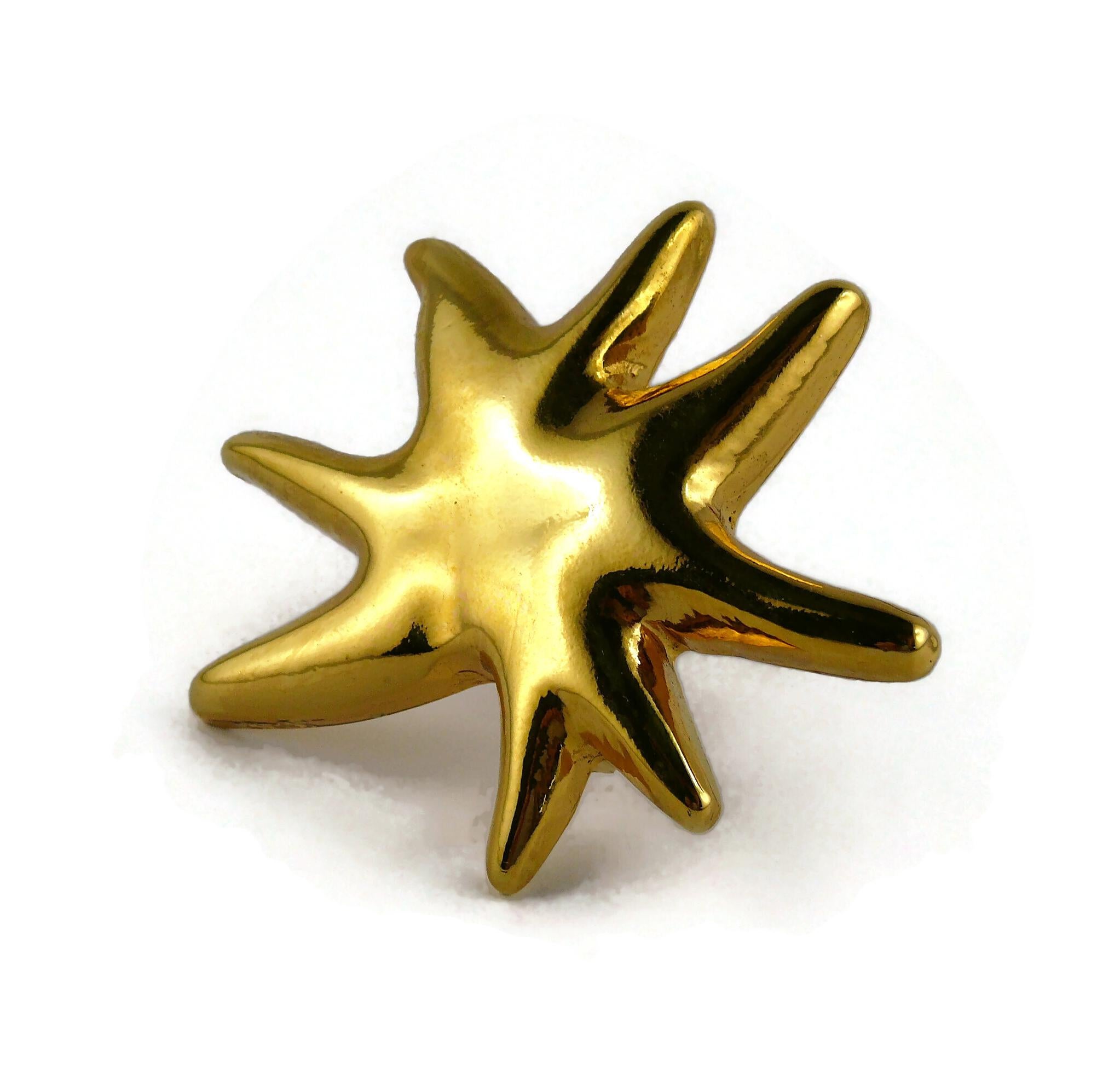 Christian Lacroix Vintage Gold Toned Resin Iconic Starburst Brooch In Good Condition For Sale In Nice, FR