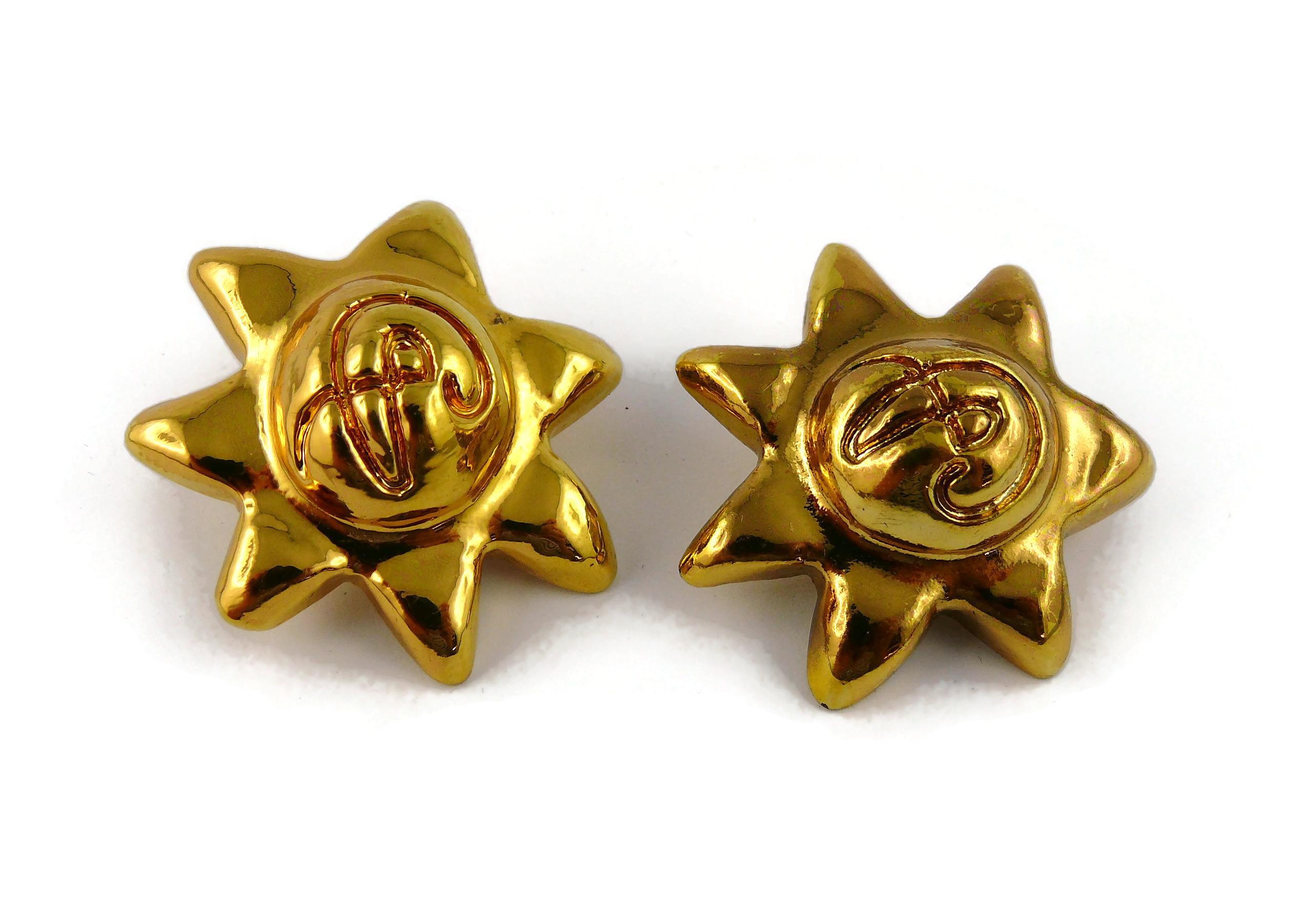 Christian Lacroix Vintage Gold Toned Resin Sun Clip-On Earrings In Good Condition For Sale In Nice, FR