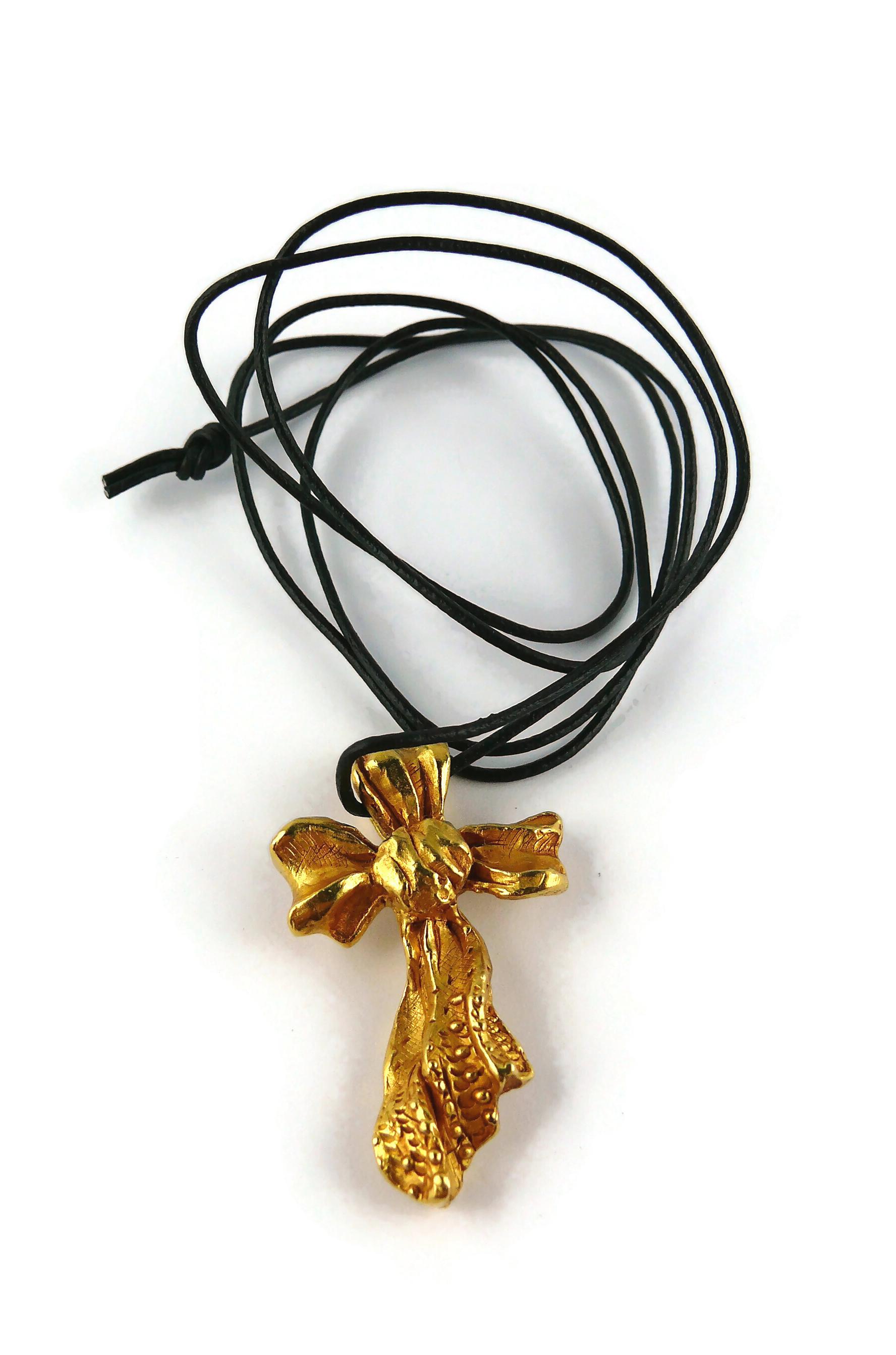 Christian Lacroix Vintage Gold Toned Ribbon Cross Pendant In Excellent Condition In Nice, FR