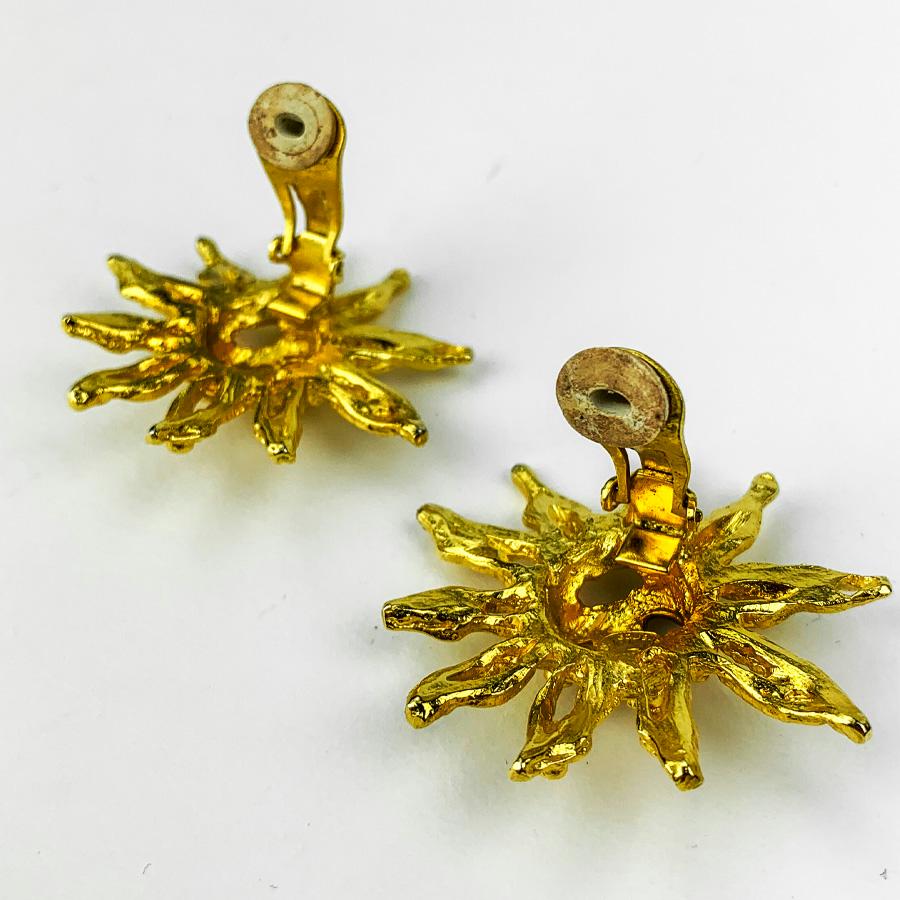 CHRISTIAN LACROIX Vintage Golden Sun Clip Earrings In Good Condition In Paris, FR