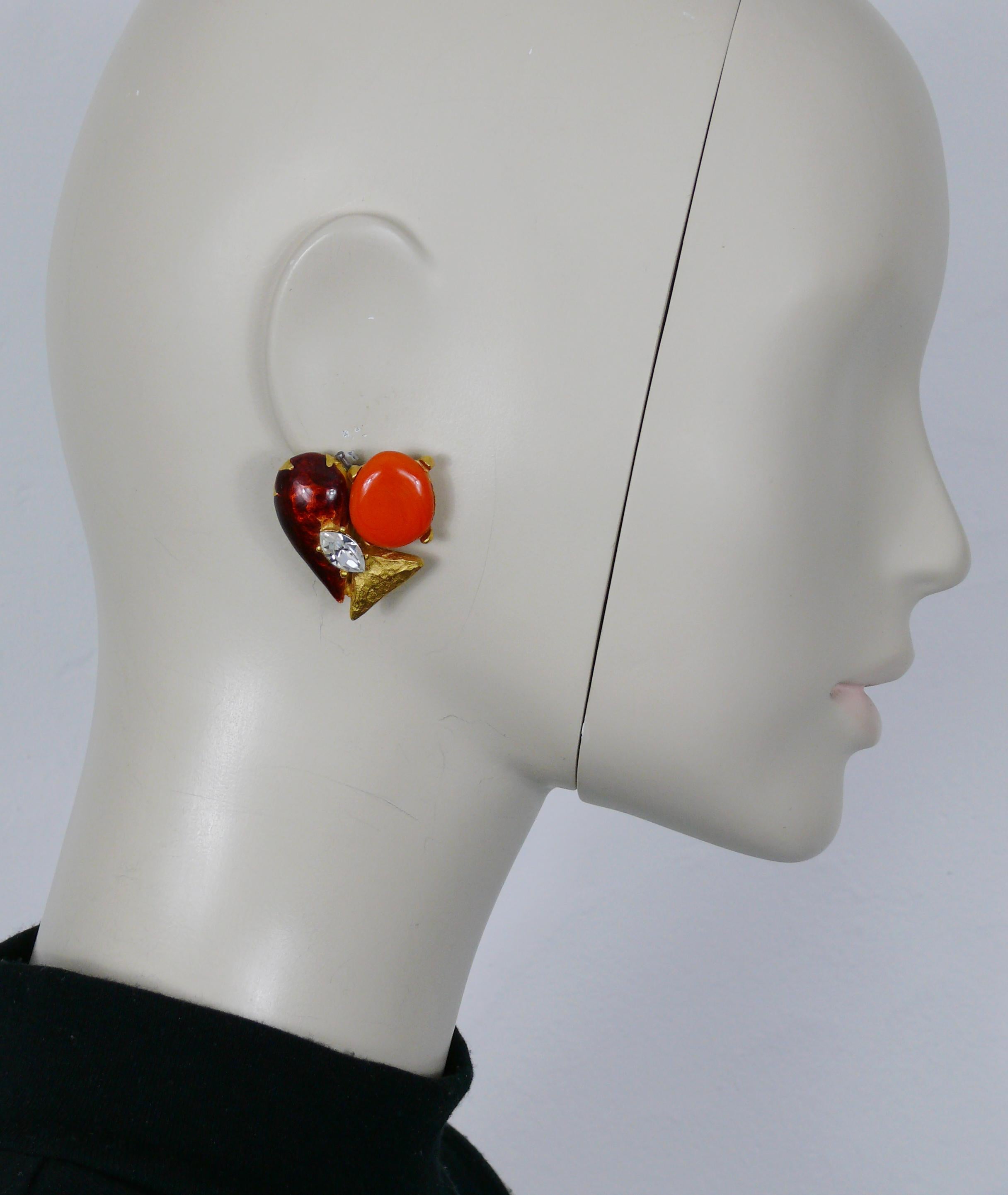 CHRISTIAN LACROIX vintage heart shape clip-on earrings embellished with enamel, orange glass cabochon and clear crystals.

Marked CHRISTIAN LACROIX CL Made in France.

Indicative measurements : max. height approx. 3.3 cm (1.30 inches) / max. width