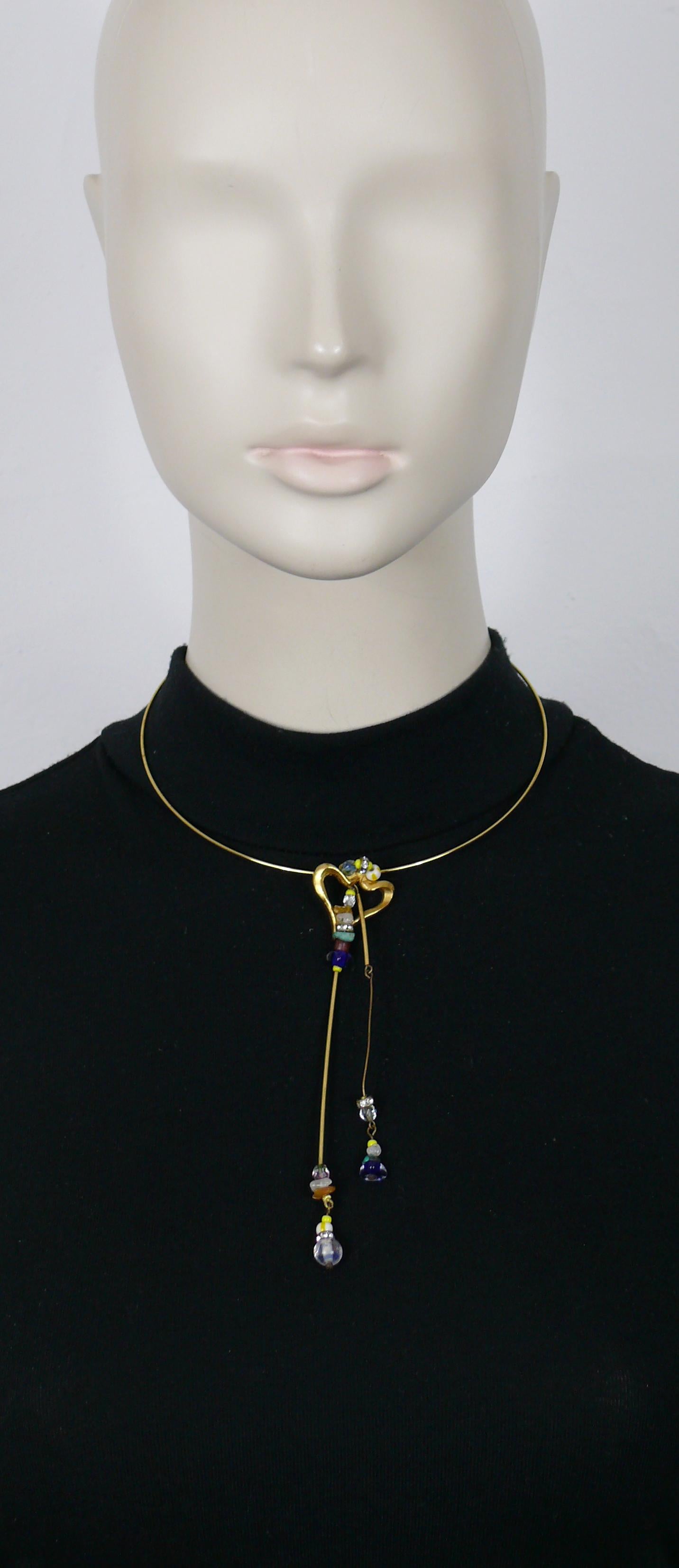 CHRISTIAN LACROIX vintage gold tone rigid collar necklace featuring a jewelled heart pendant.

Hook closure.

Embossed CL Made in France (on the reverse of the heart).

Indicative measurements :  collar circumference approx. 41.15 cm (16.20 inches)
