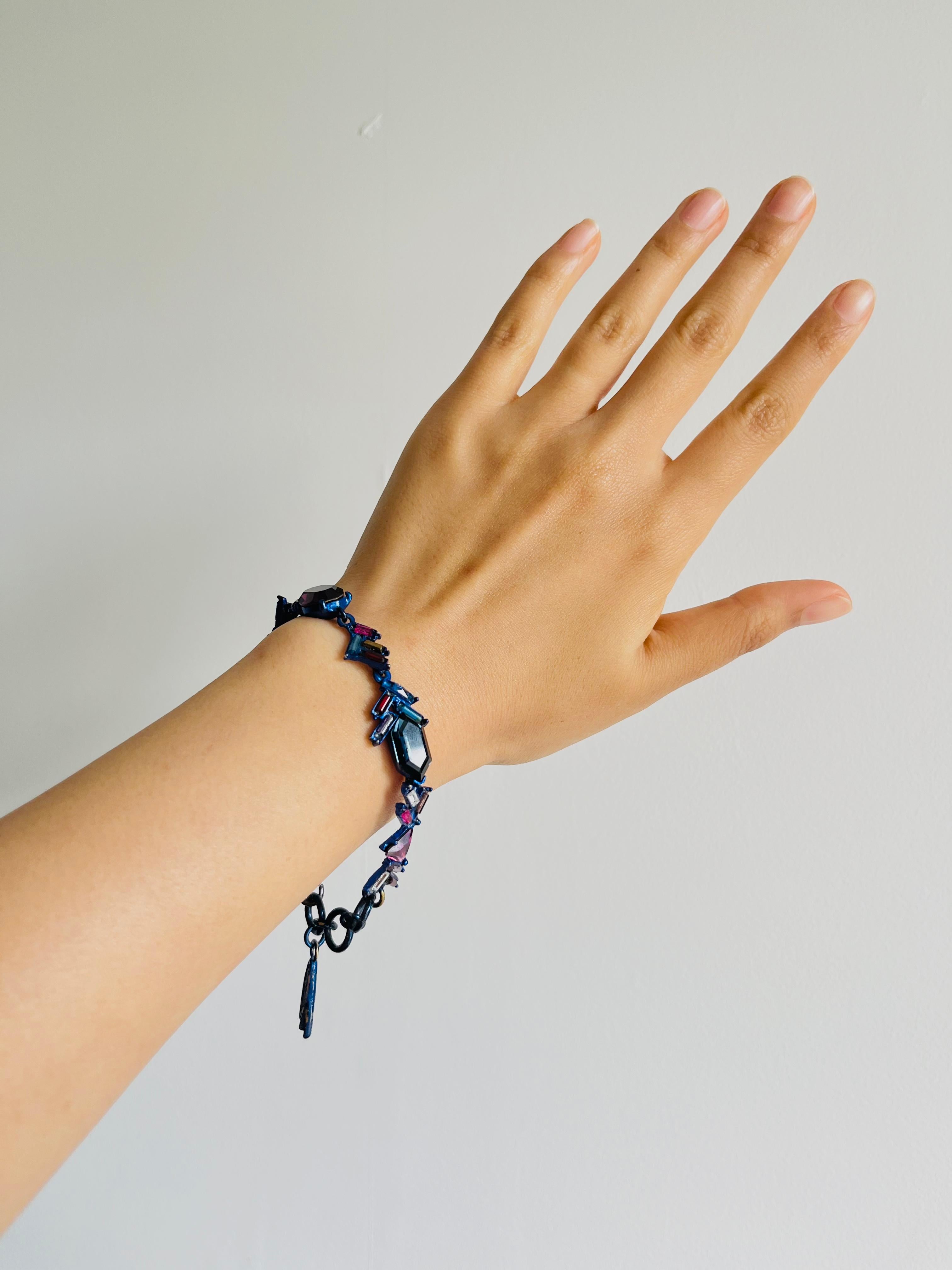 Christian Lacroix Vintage Hexagon Oval Triangle Navy Purple Iridescent Bracelet Unisexe en vente