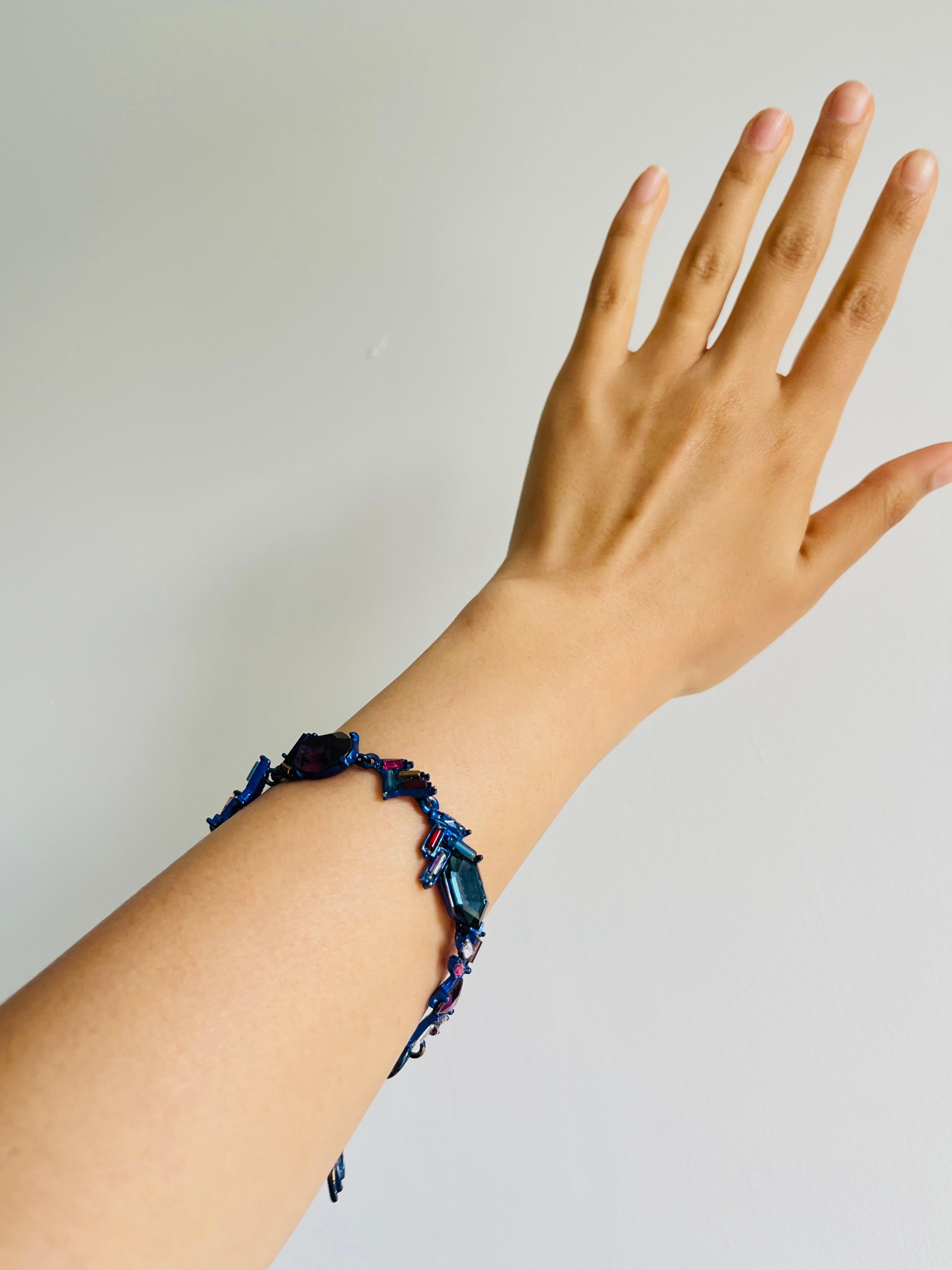 Christian Lacroix Vintage Hexagon Oval Triangle Navy Purple Iridescent Bracelet en vente 1