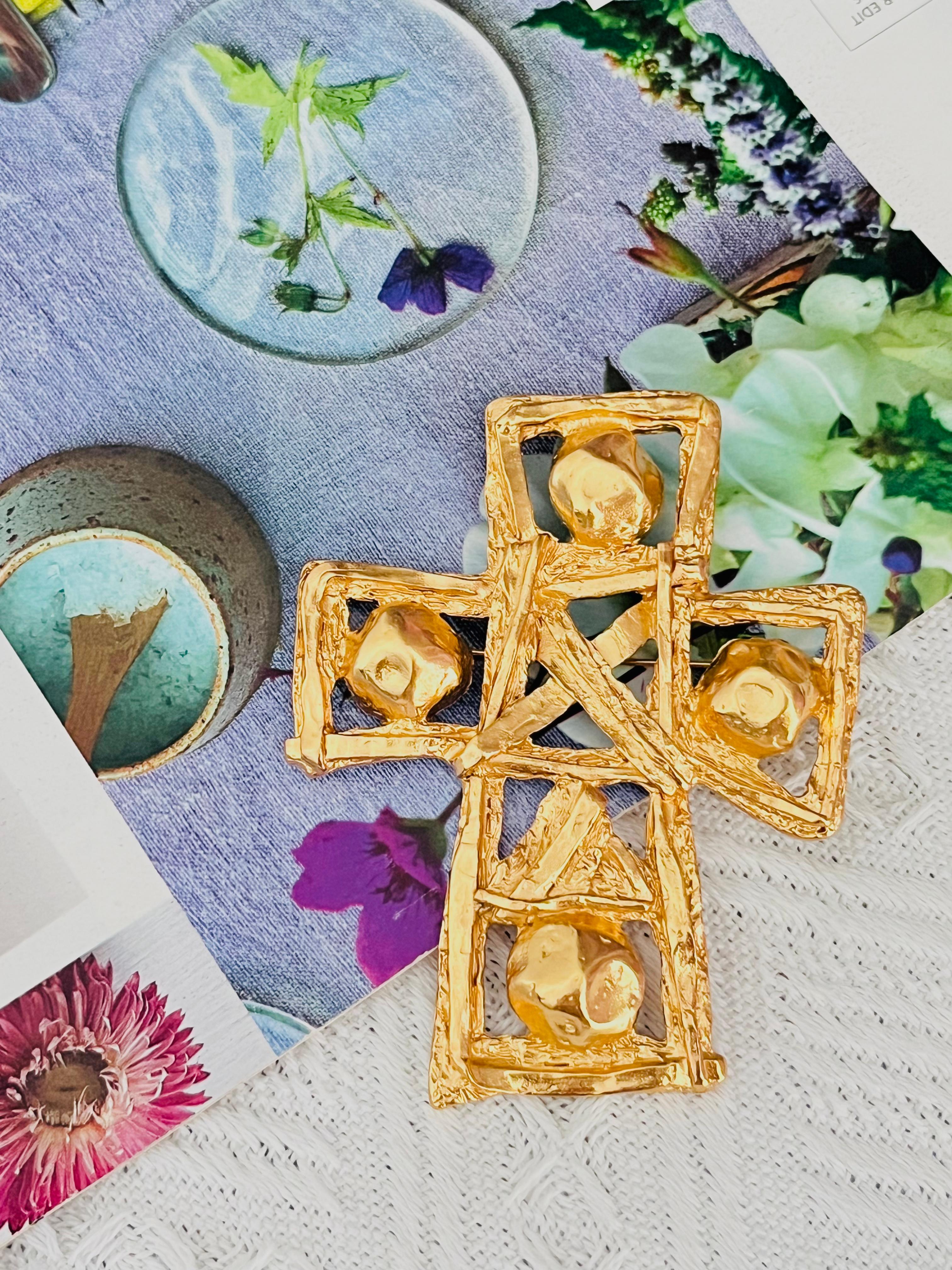Christian Lacroix, grand pendentif broche ajourée vintage avec bandes de croix massives Excellent état - En vente à Wokingham, England