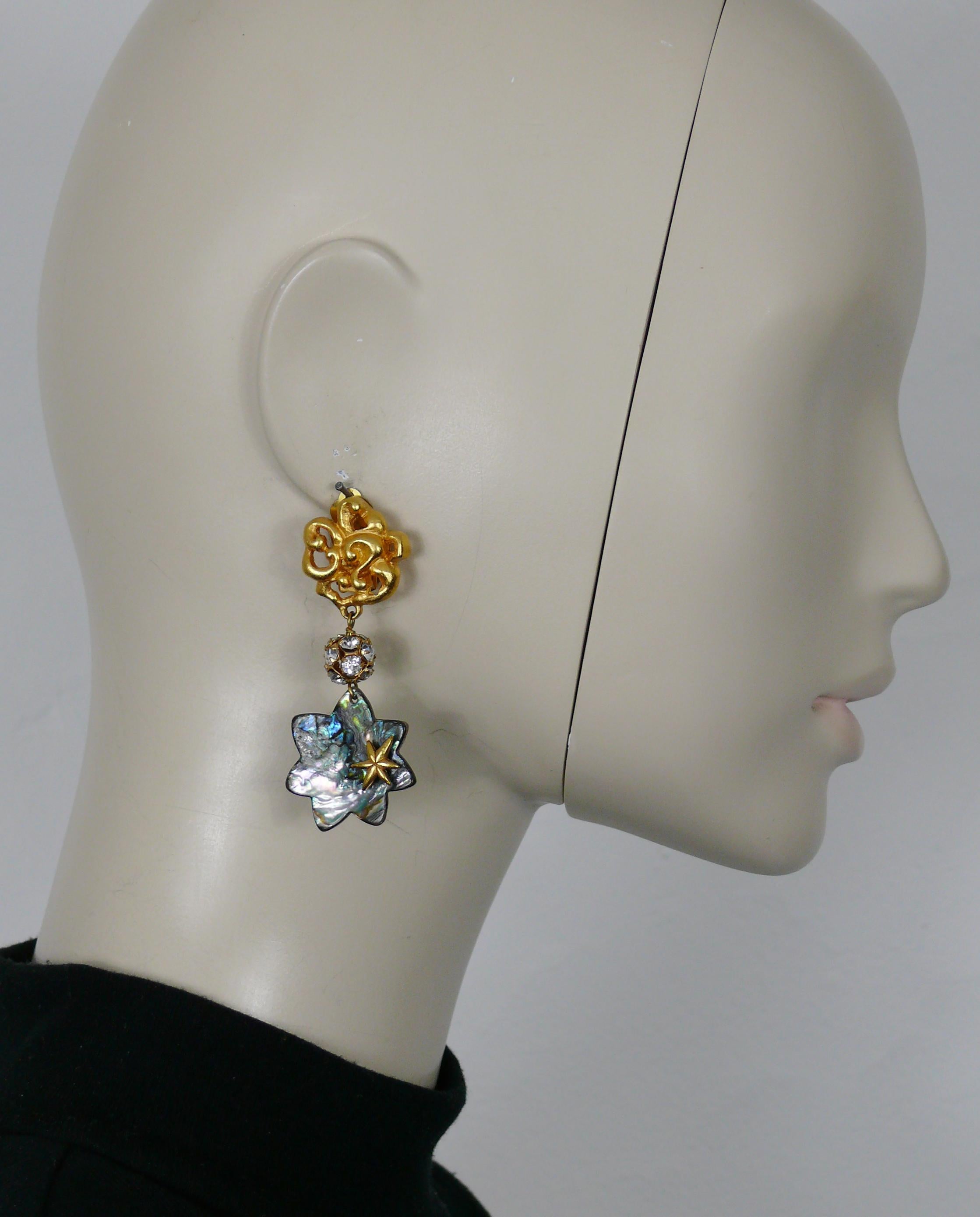 CHRISTIAN LACROIX vintage dangling earrings (clip-on) featuring a gold tone top, crystal ball and iridescent star.

Marked CHRISTIAN LACROIX CL Made in France.

Indicative measurements : max. height approx. 6.5 cm (2.56 inches) / max. width approx