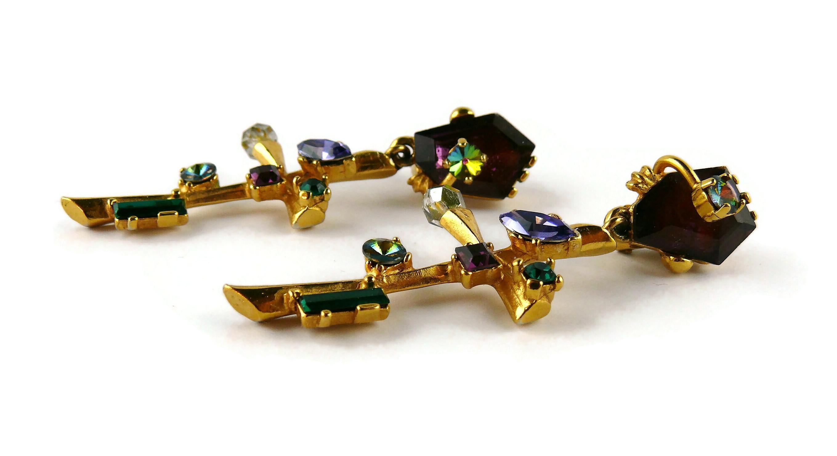 Christian Lacroix Vintage baumelnde Ohrringe mit Juwelen und abstraktem Kreuz im Angebot 2
