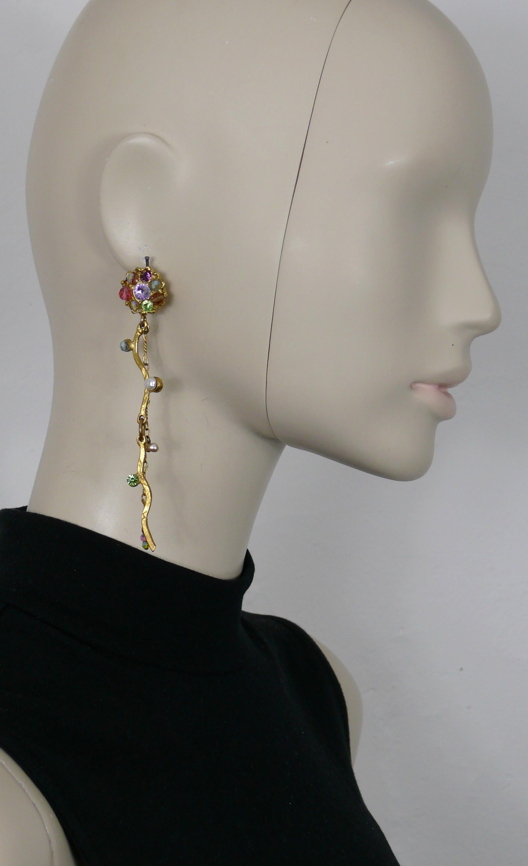 CHRISTIAN LACROIX vintage gold toned clip-on dangling earrings embellished with multicolored crystals, facetted glass beads and faux pearls.

Marked CHRISTIAN LACROIX CL Made in France.

Indicative measurements : max. height approx. 10 cm (3.94