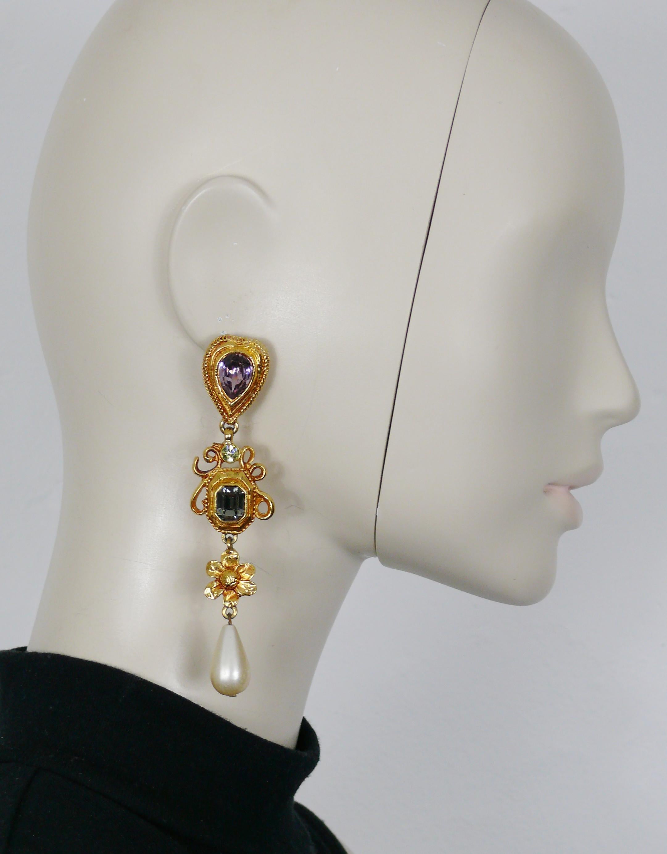 CHRISTIAN LACROIX vintage gold tone dangling earrings (clip-on) embellished with multicolored crystals and resin faux pearl drop.

Marked CHRISTIAN LACROIX CL Made in France.

Indicative measurements : height approx. 10.5 cm (4.13 inches) / max.