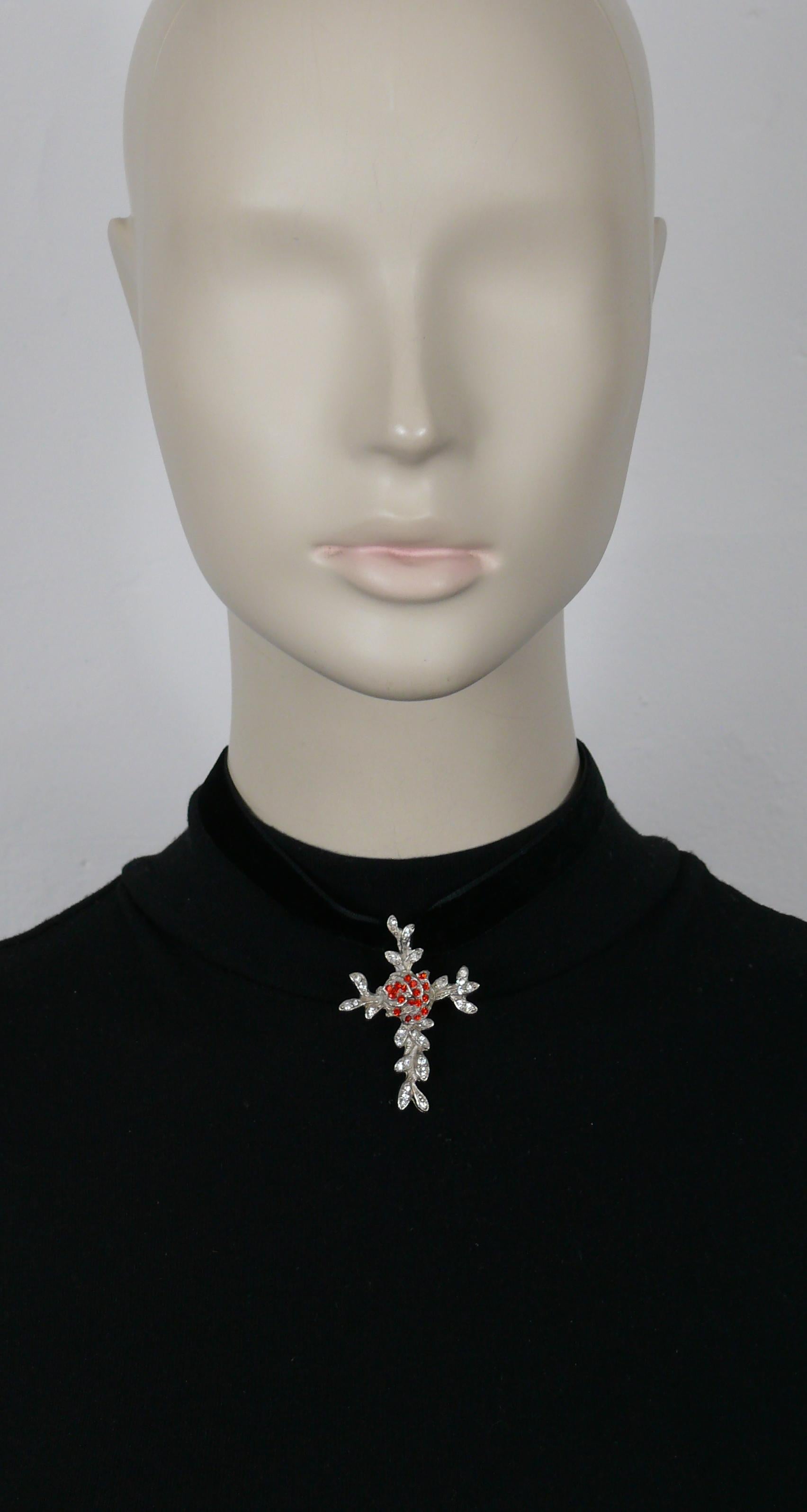 CHRISTIAN LACROIX vintage silver tone cross pendant featuring a floral design of a rose and leaves embellished with multicolor crystals.

Comes with a black velvet ribbon (ties at the neck).

Marked CHRISTIAN LACROIX CL Made in France.

Indicative