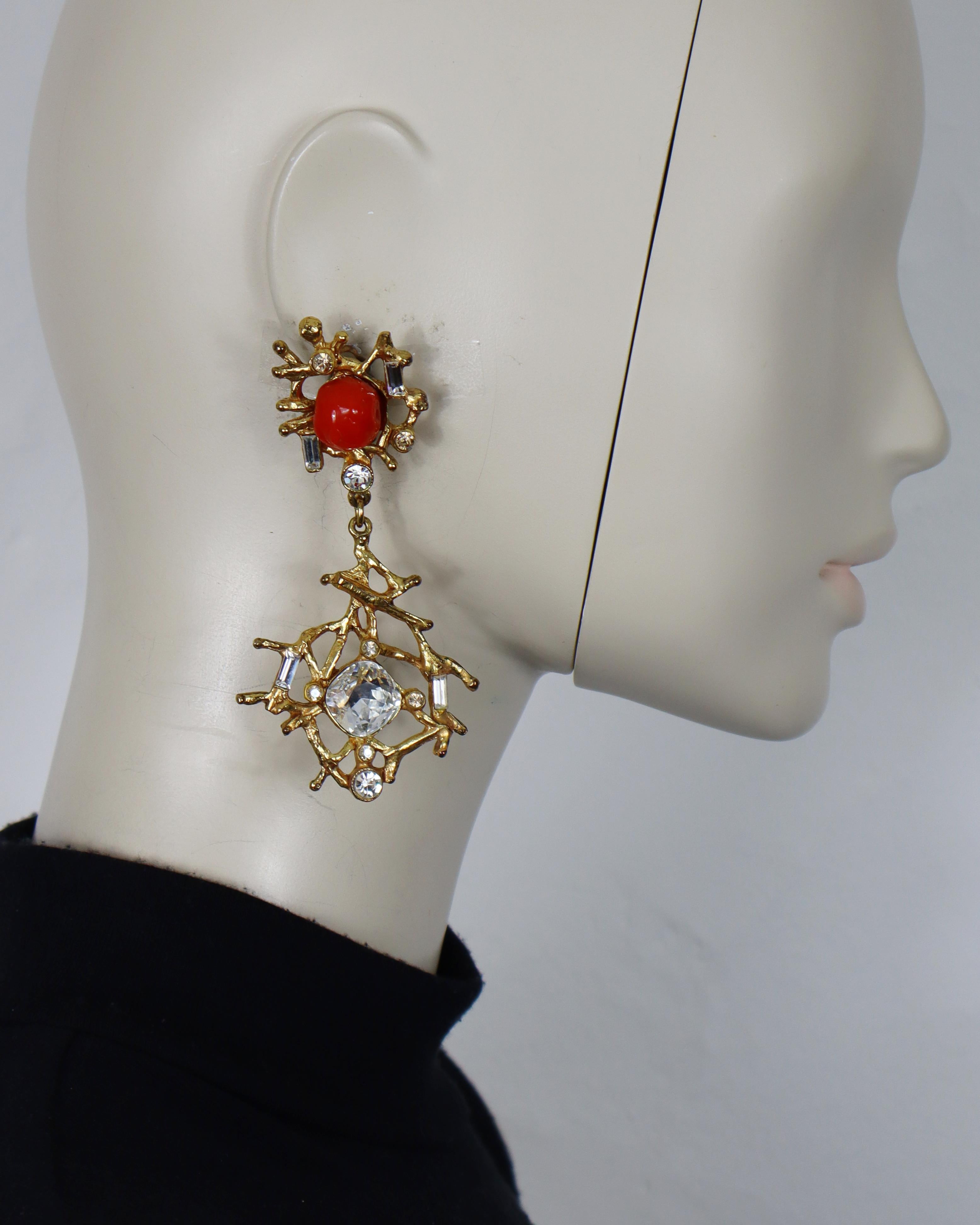 CHRISTIAN LACROIX vintage gold tone openwork design dangling earrings (clip-on) embellished with clear crystals and a large coral color irregular resin bead.

Marked CHRISTIAN LACROIX CL Made in France.

Indicative measurements : max. height approx.