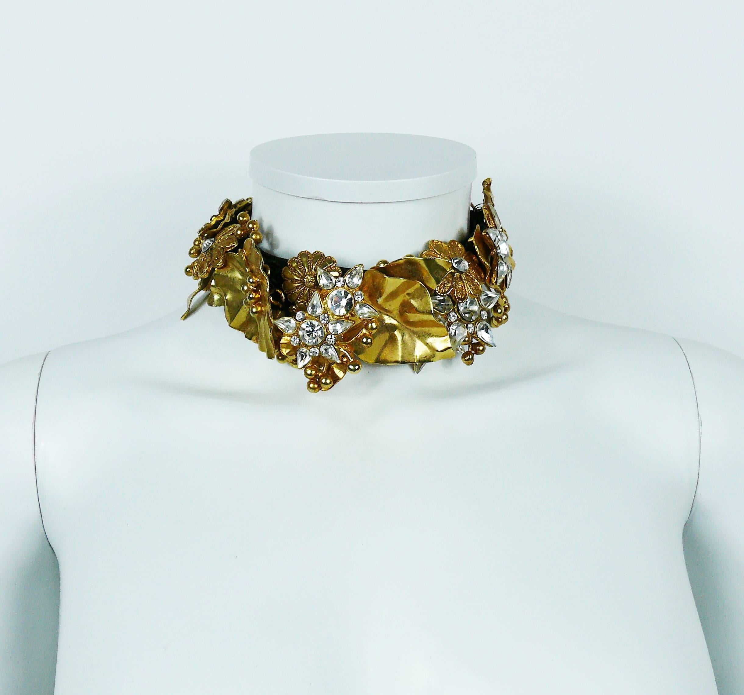 Christian Lacroix Vintage Jewelled Gold Toned Choker In Fair Condition For Sale In Nice, FR