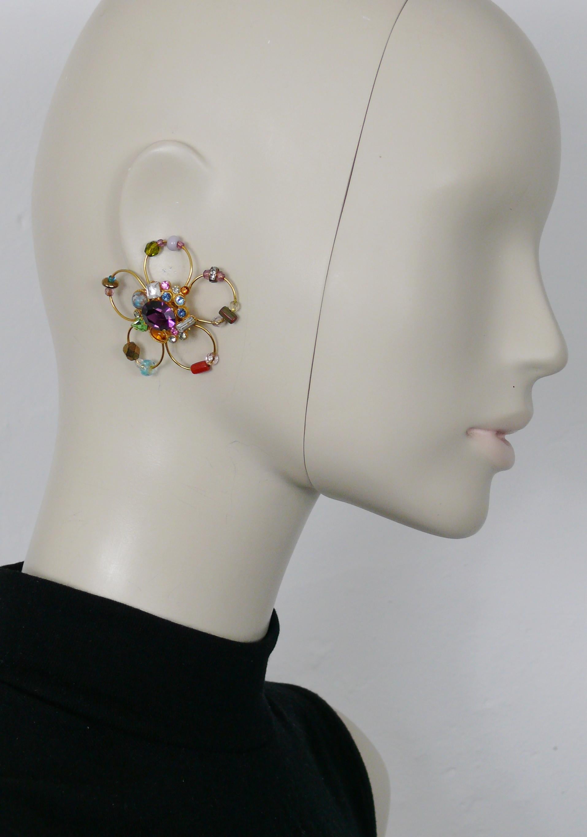 CHRISTIAN LACROIX vintage gold toned twisted wire flower design clip-on earrings embellished with multicolored crystals, resin cabochons and beads.

Embossed CHRISTIAN LACROIX CL Made in France.

Indicative measurements : approx. 5 cm x 4.5 cm (1.97