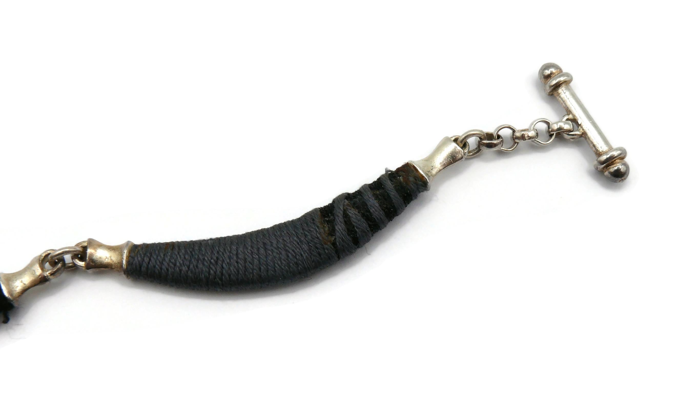 CHRISTIAN LACROIX Collier vintage en argent orné de bijoux en vente 14