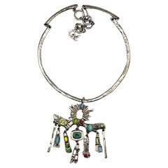 CHRISTIAN LACROIX Vintage Jewelled Silberfarbene Torque-Halskette mit silberfarbenem Anhänger