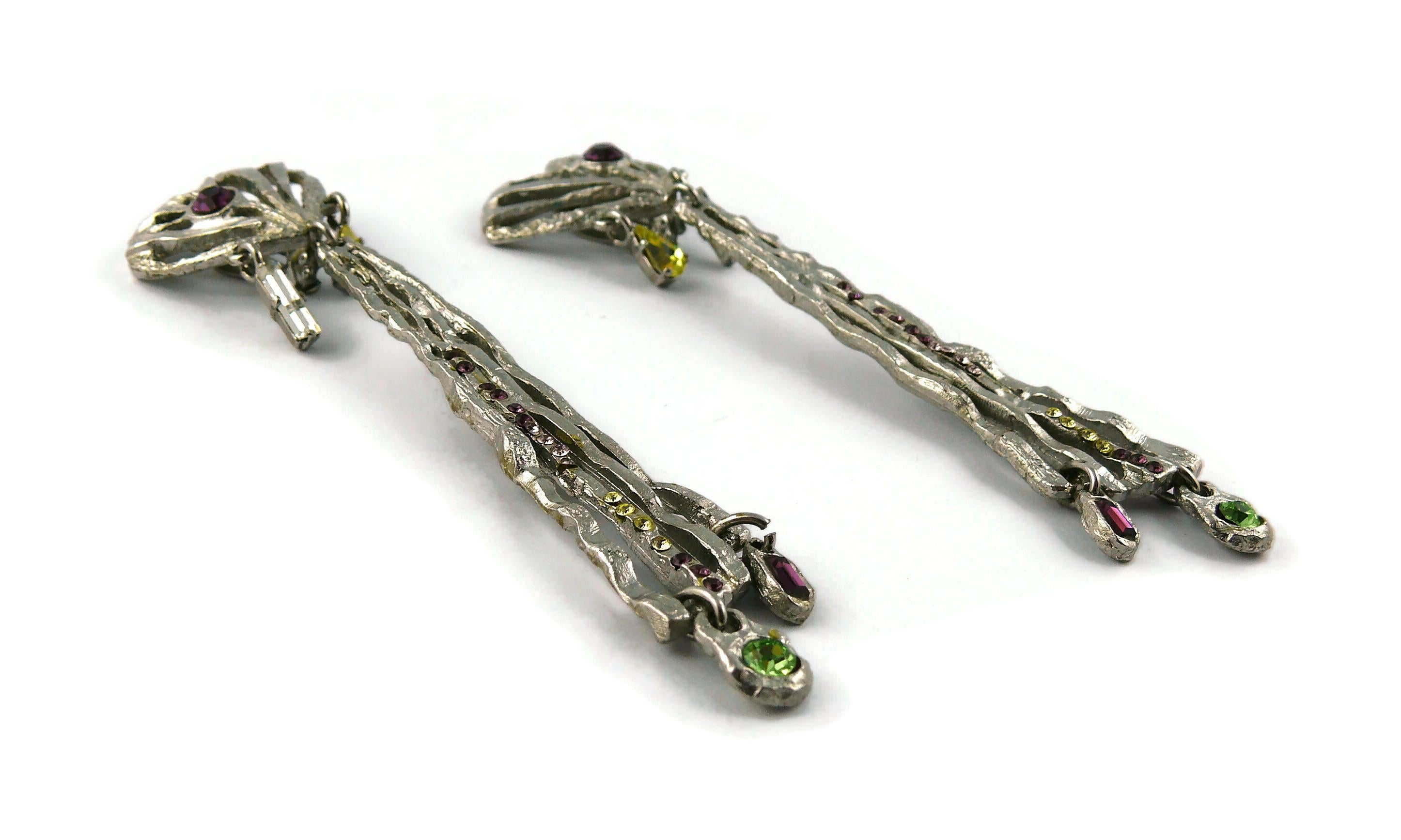 Christian Lacroix Vintage Jewelled Silver Toned Brutalist Dangling Earrings In Good Condition For Sale In Nice, FR