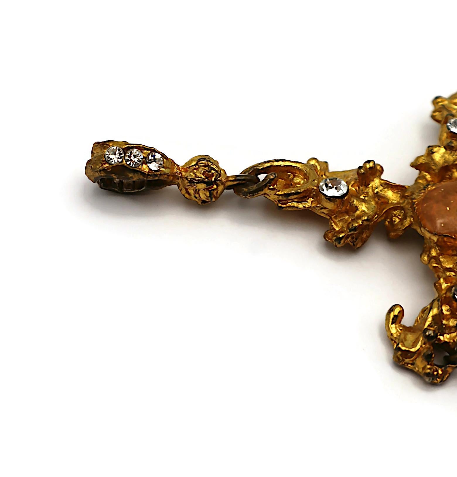 CHRISTIAN LACROIX Ciondolo a croce testurizzato Jewell Vintage in vendita 6