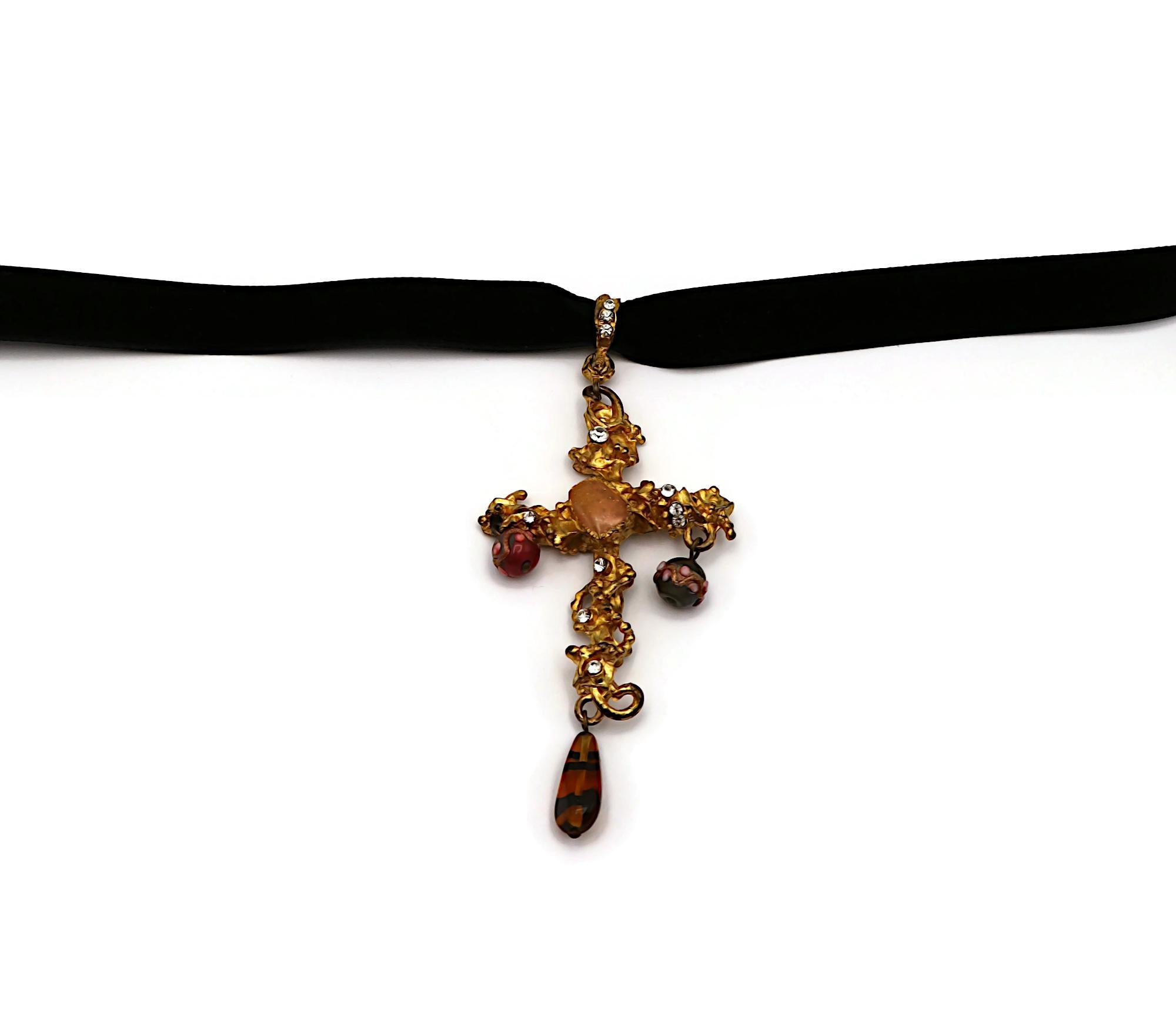 CHRISTIAN LACROIX Ciondolo a croce testurizzato Jewell Vintage In condizioni discrete in vendita a Nice, FR