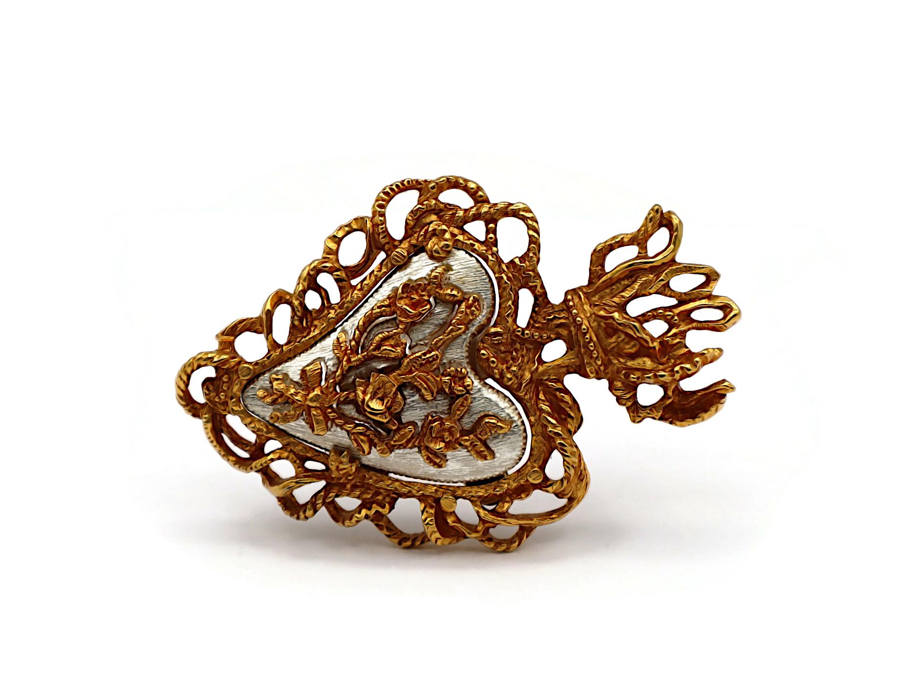 CHRISTIAN LACROIX Édition limitée Noël 1997 Sacré  Broche cœur flamboyant Pour femmes en vente
