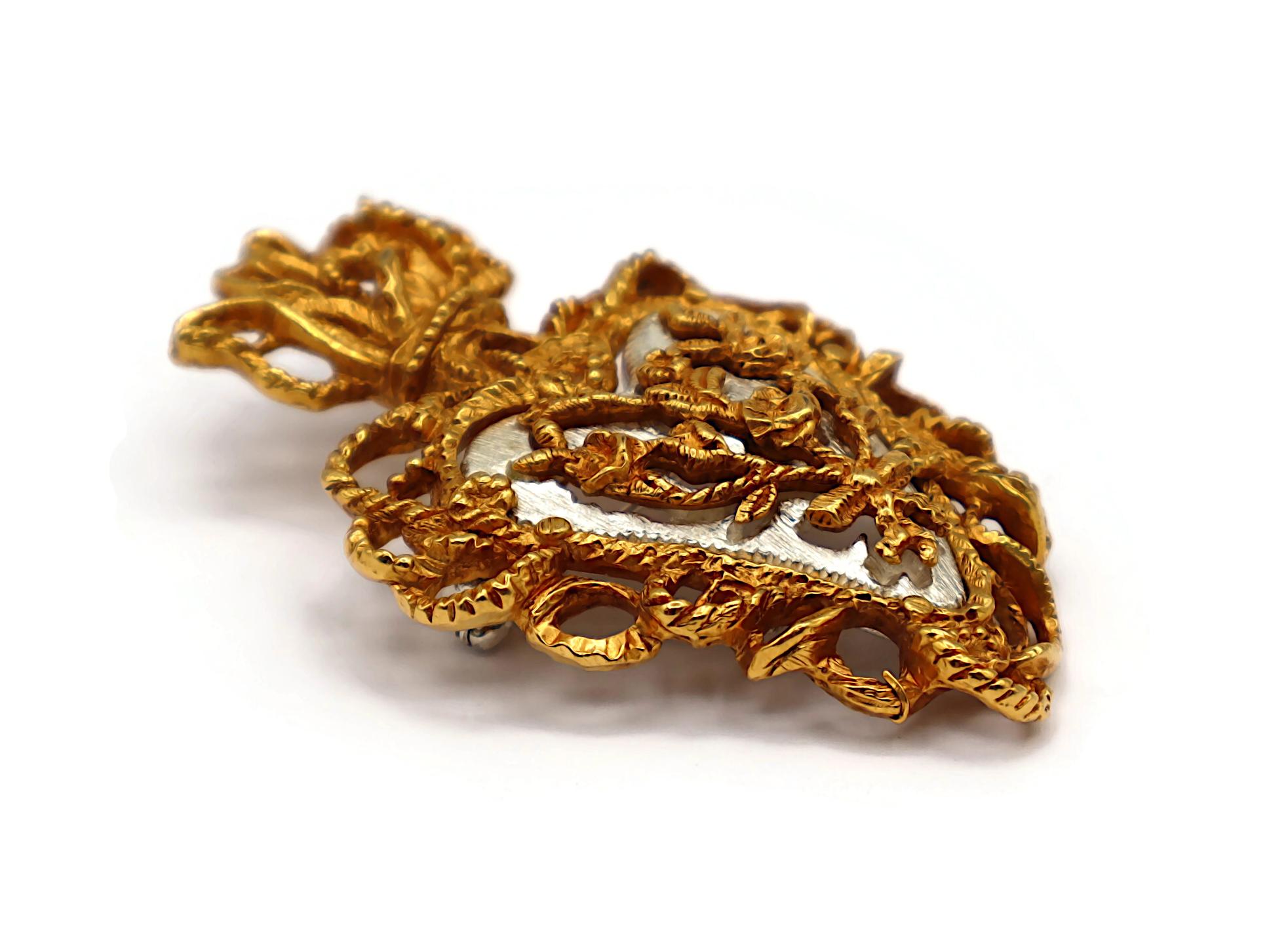 CHRISTIAN LACROIX Édition limitée Noël 1997 Sacré  Broche cœur flamboyant en vente 5