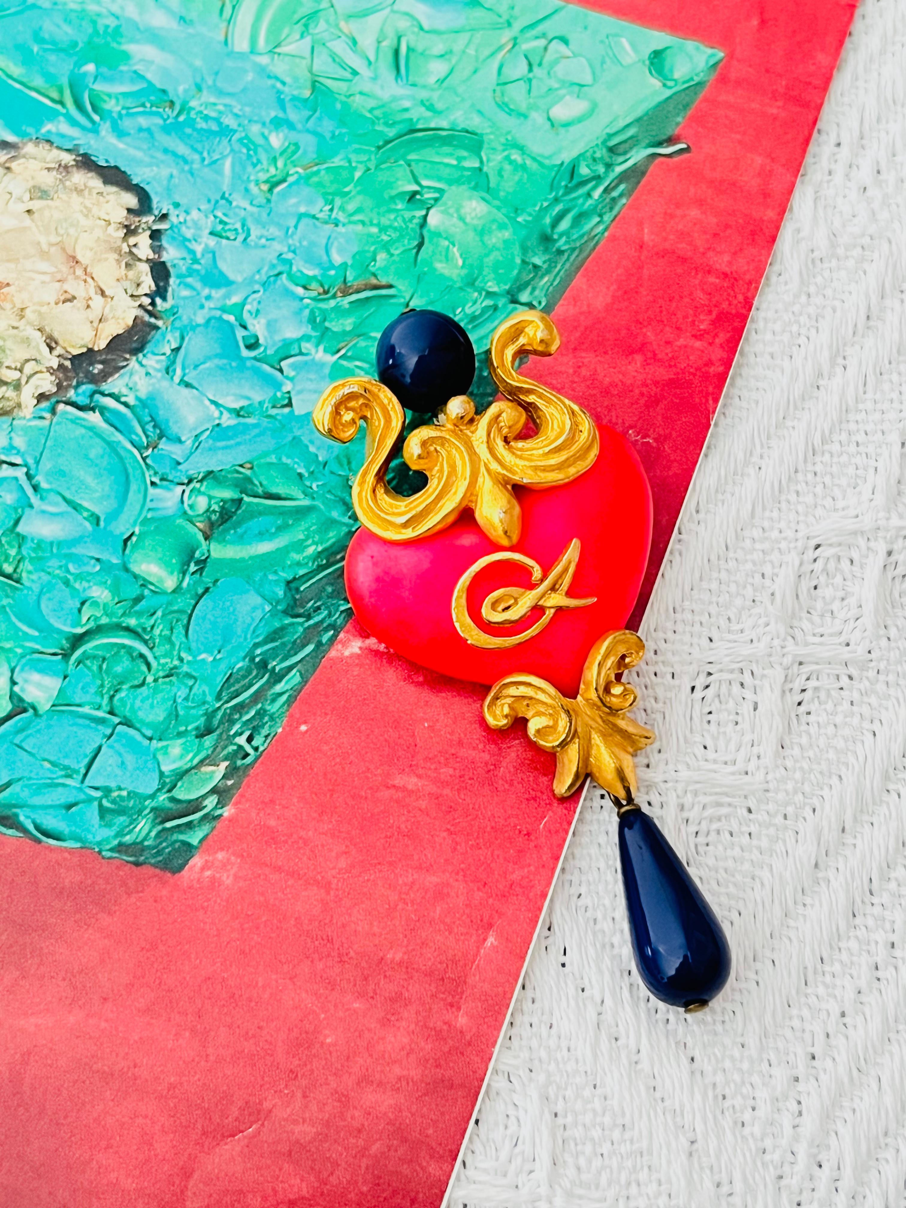 Christian Lacroix Vintage Logo Heart Fluorescent Pink Navy Water Drop Brooch (Broche goutte d'eau) Unisexe en vente