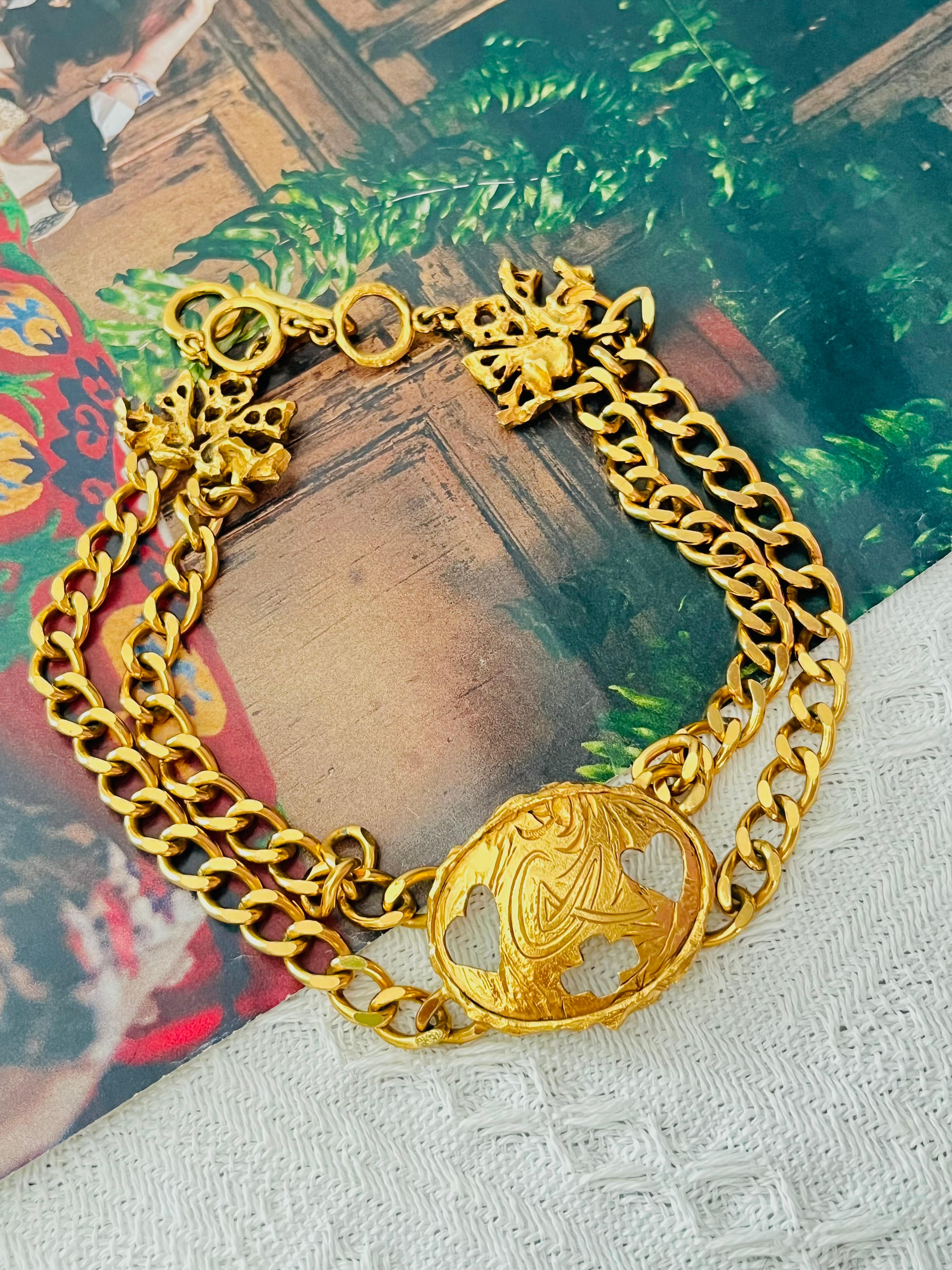 Collier ras du cou double couche avec logo Vintage Lacroix, cœur ovale et croix Excellent état - En vente à Wokingham, England