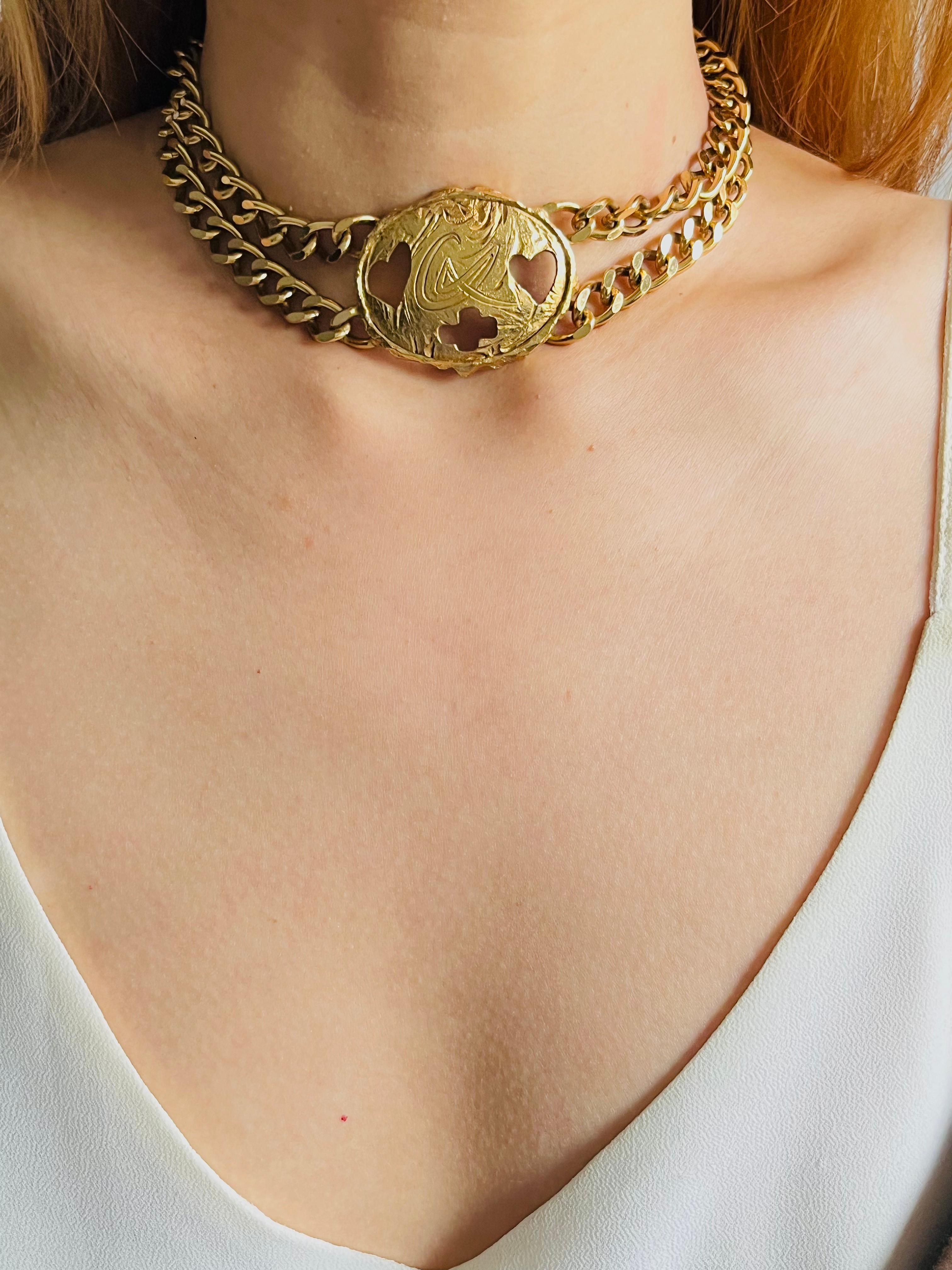 Collier ras du cou double couche avec logo Vintage Lacroix, cœur ovale et croix en vente 1